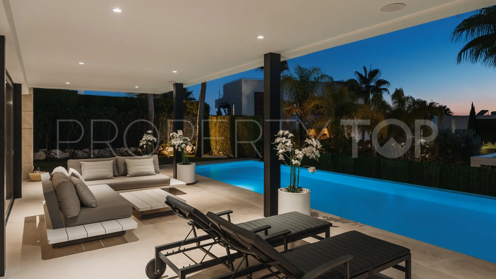 Villa en venta en Nueva Andalucia con 5 dormitorios