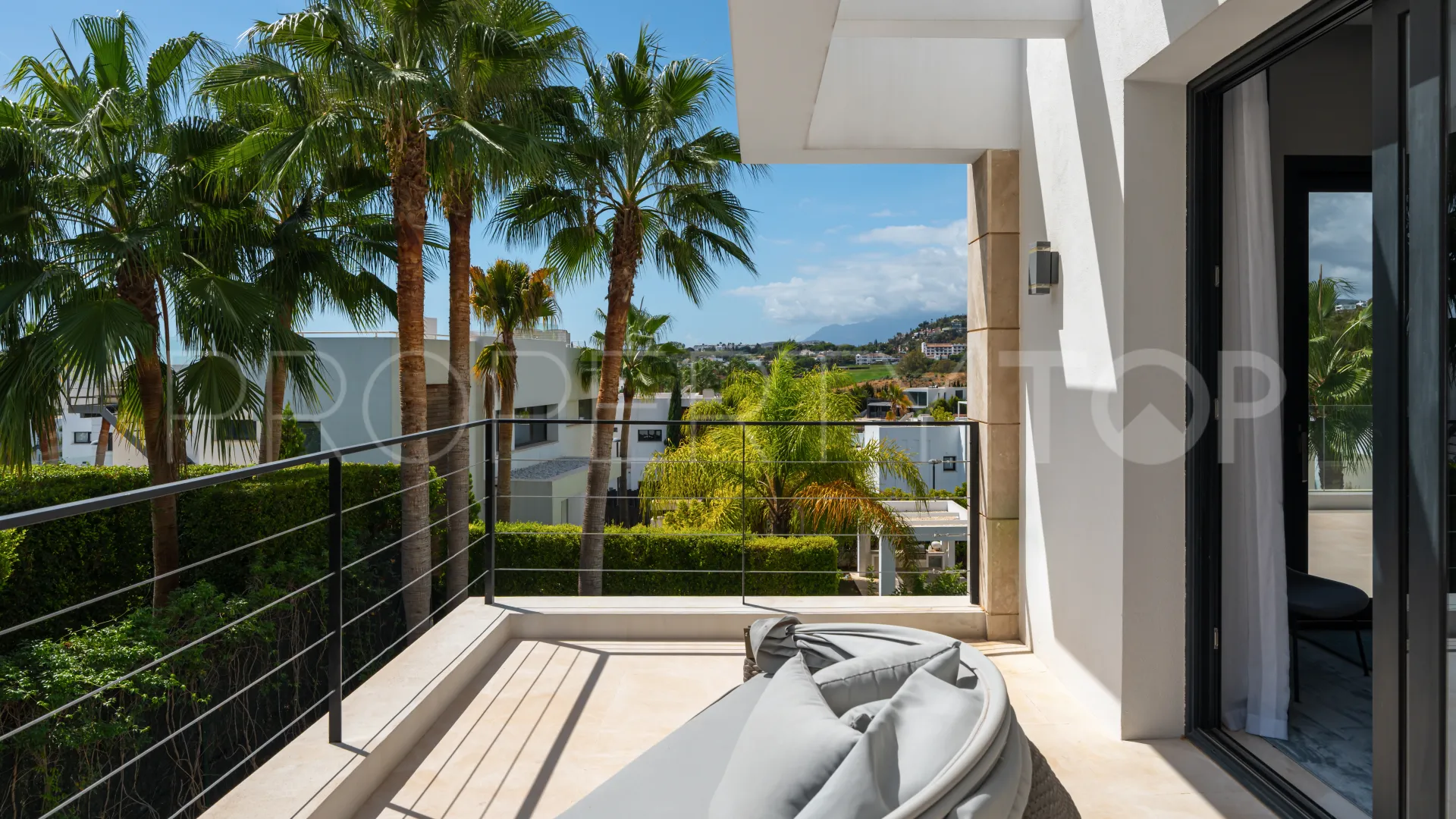 Villa en venta en Nueva Andalucia con 5 dormitorios