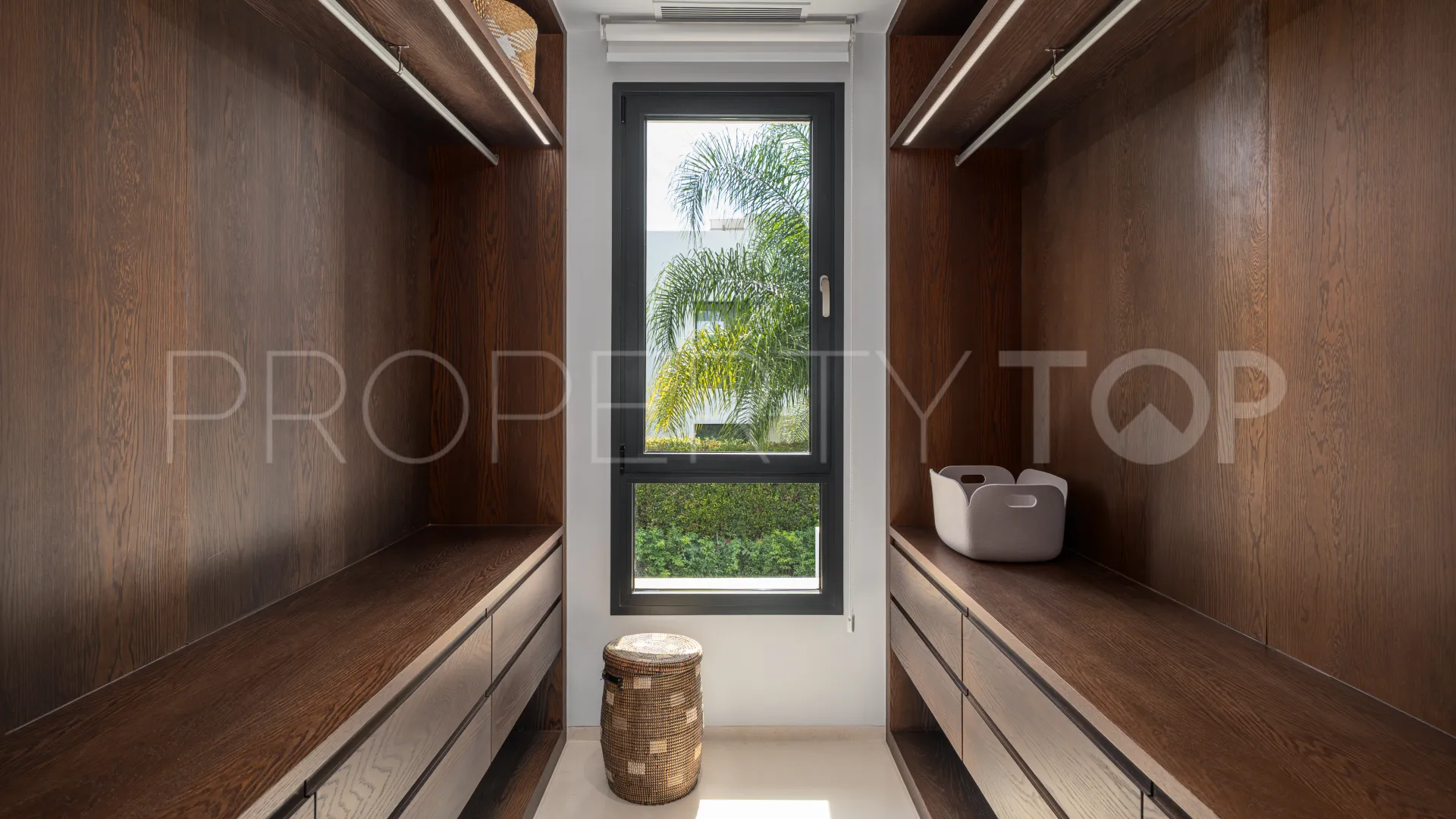 Villa en venta en Nueva Andalucia con 5 dormitorios