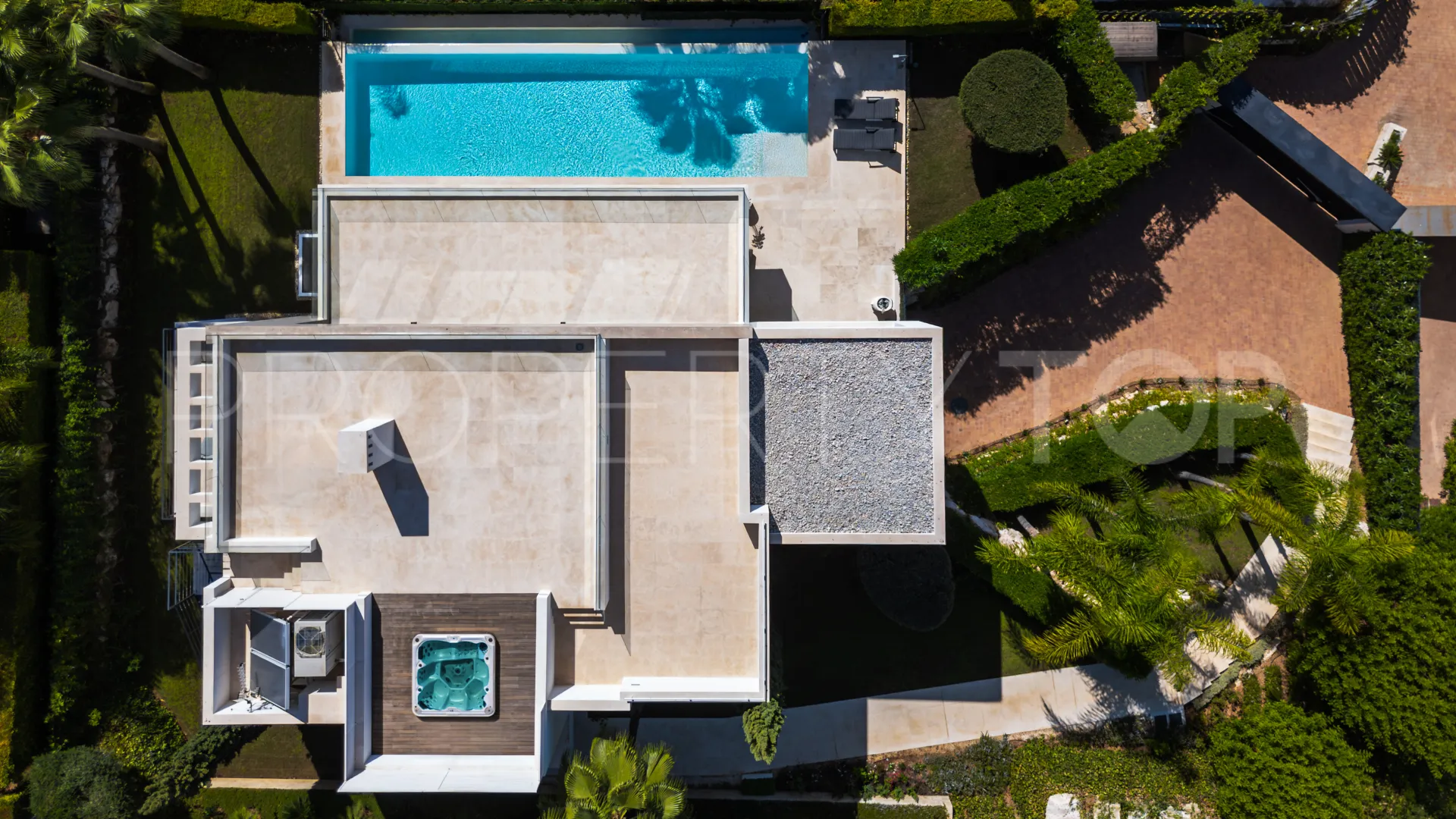 Villa en venta en Nueva Andalucia con 5 dormitorios
