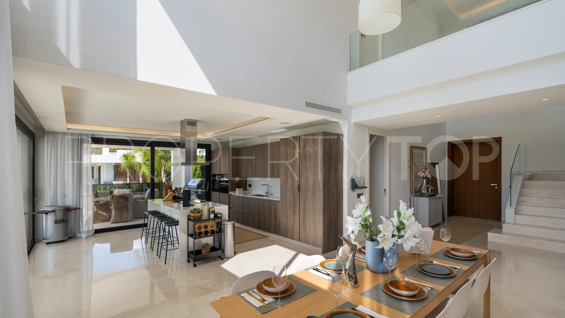 Villa en venta en Nueva Andalucia con 5 dormitorios