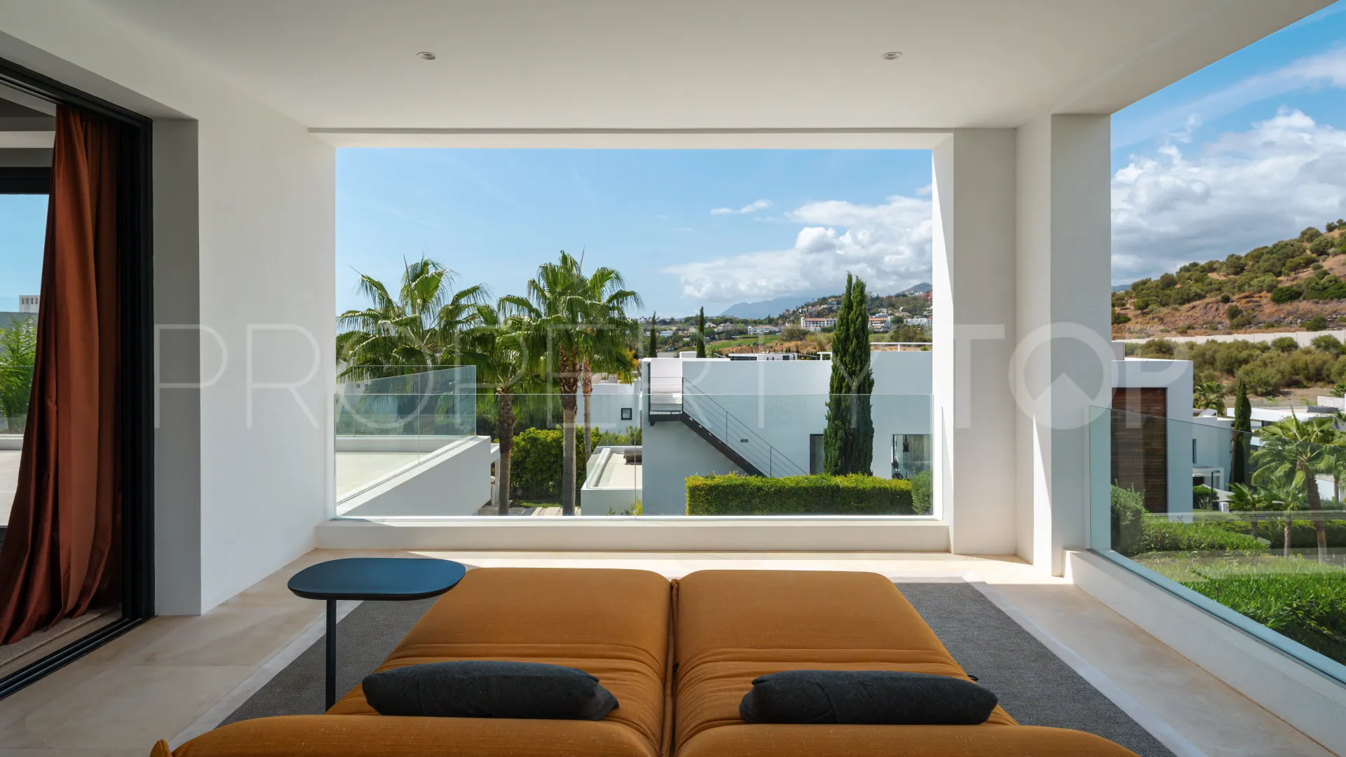 Villa en venta en Nueva Andalucia con 5 dormitorios