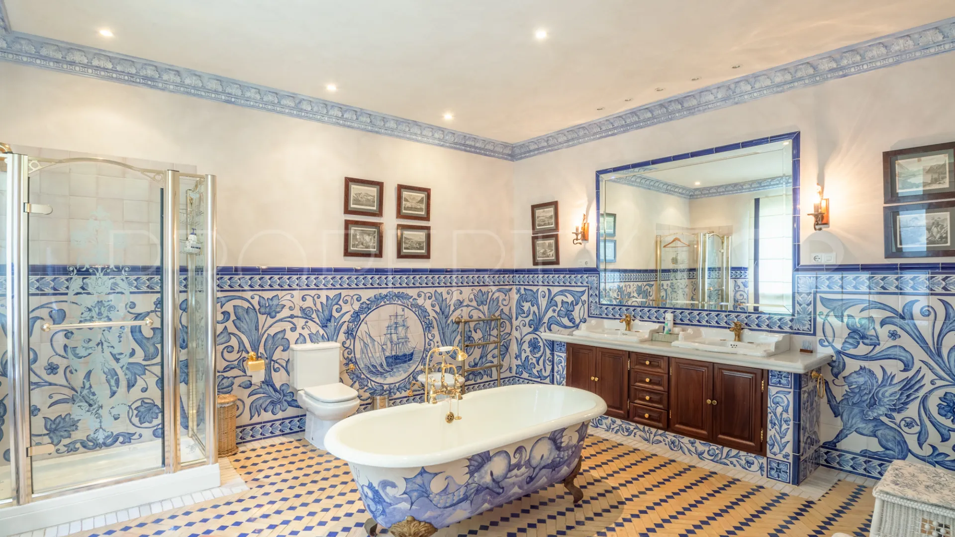 Villa a la venta de 10 dormitorios en Sierra Blanca