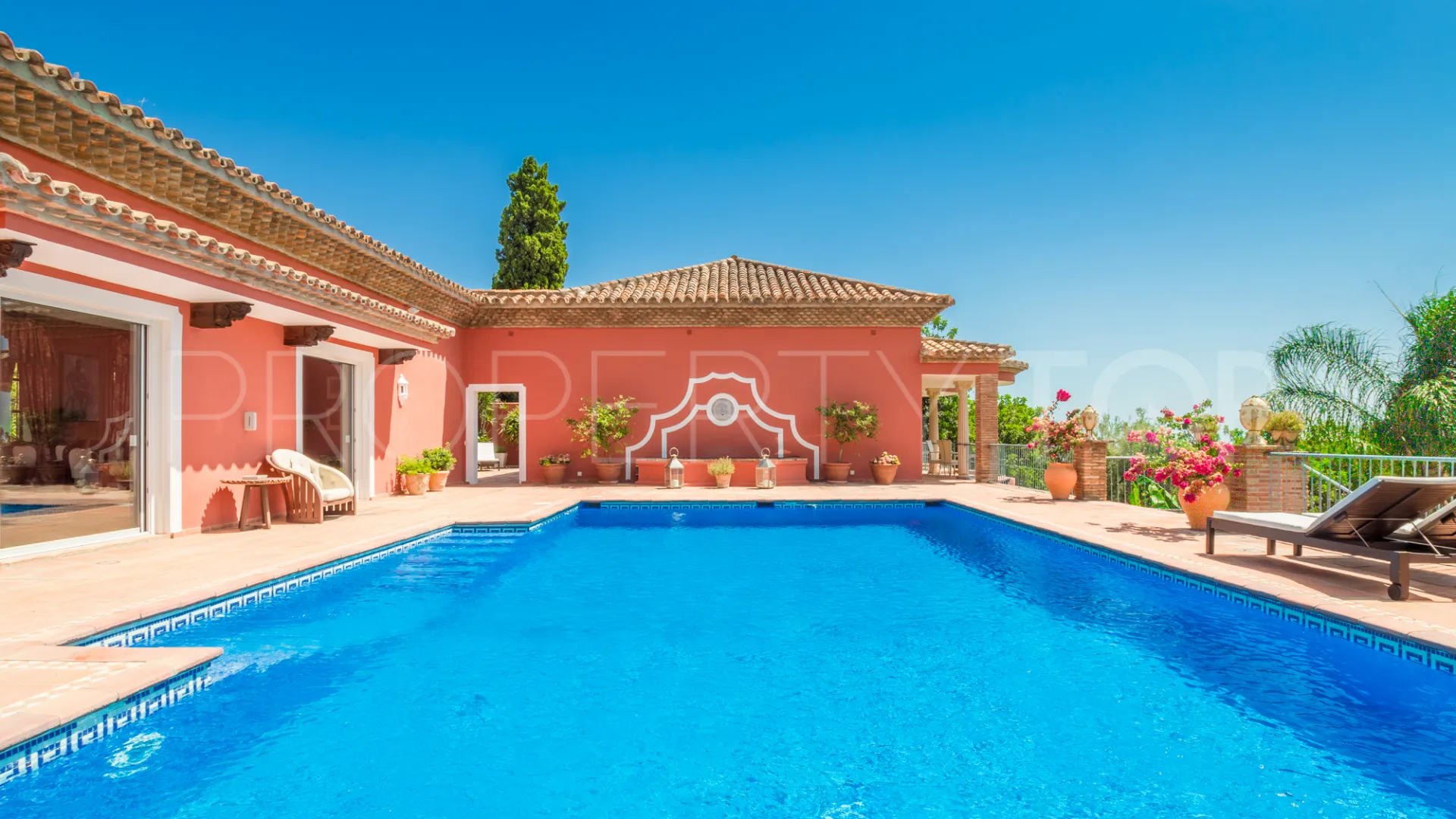 Villa a la venta de 10 dormitorios en Sierra Blanca