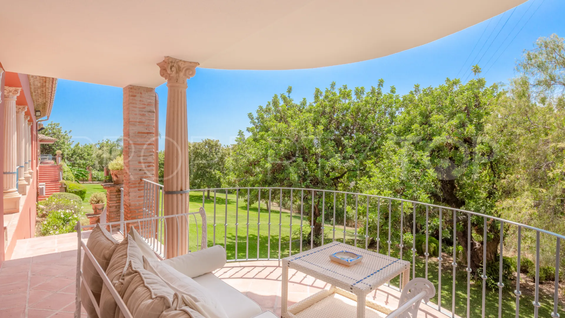 Villa a la venta de 10 dormitorios en Sierra Blanca