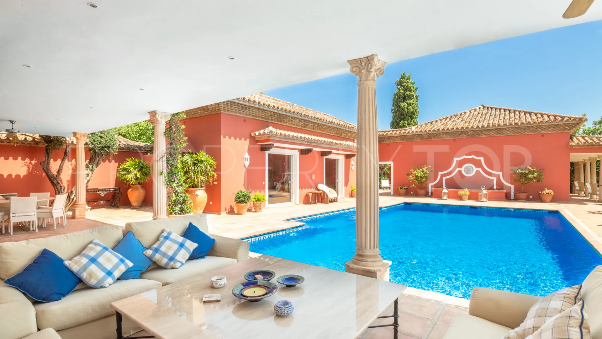 Villa a la venta de 10 dormitorios en Sierra Blanca