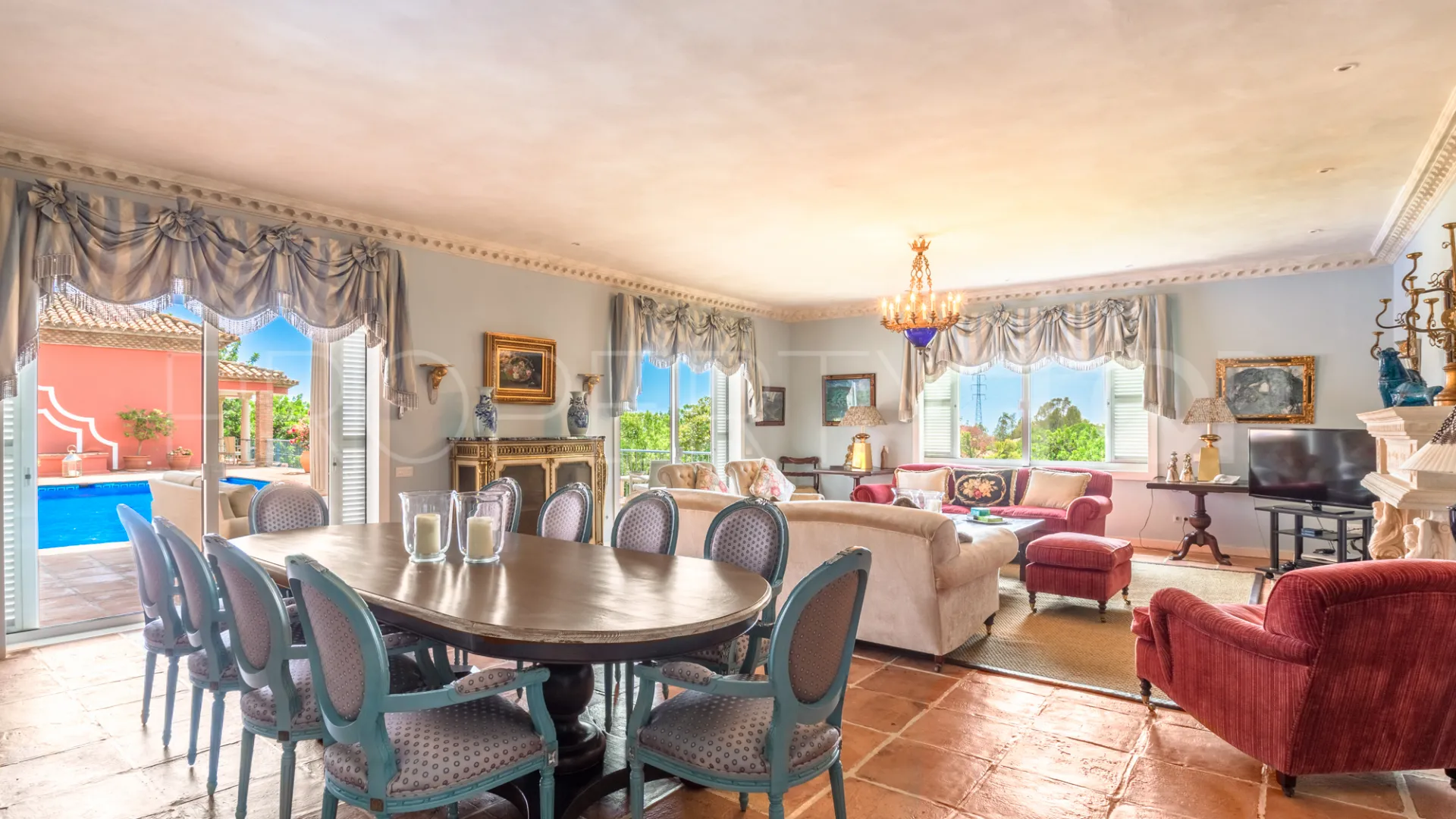 Villa a la venta de 10 dormitorios en Sierra Blanca