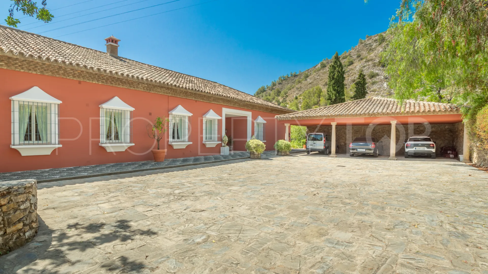 Villa a la venta de 10 dormitorios en Sierra Blanca