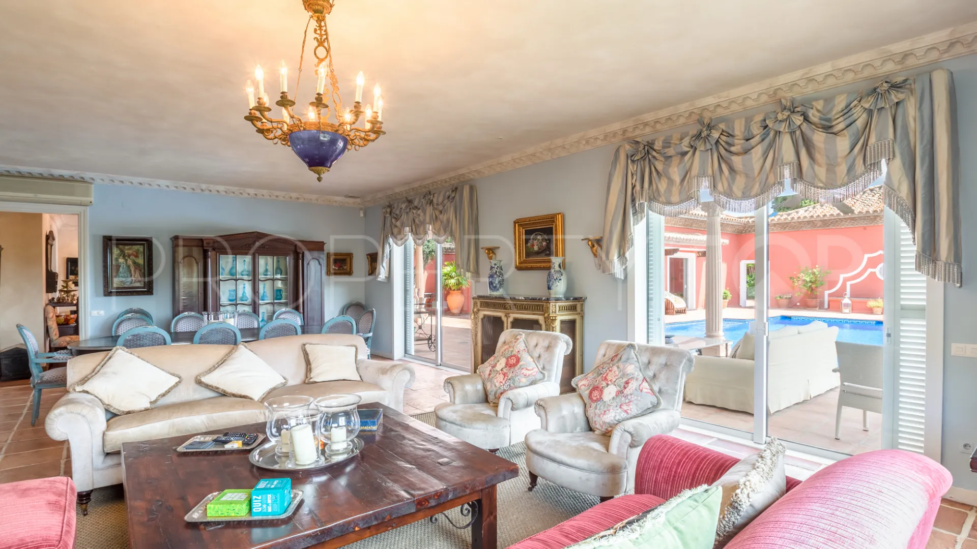 Villa a la venta de 10 dormitorios en Sierra Blanca