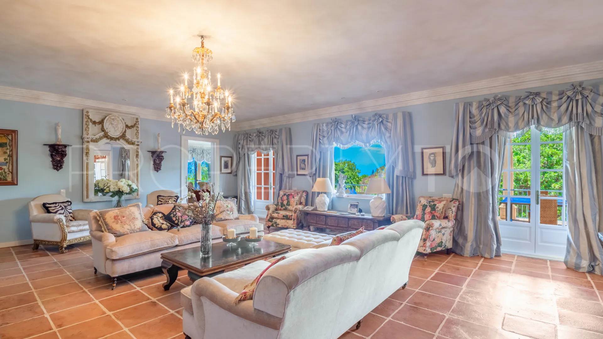 Villa a la venta de 10 dormitorios en Sierra Blanca