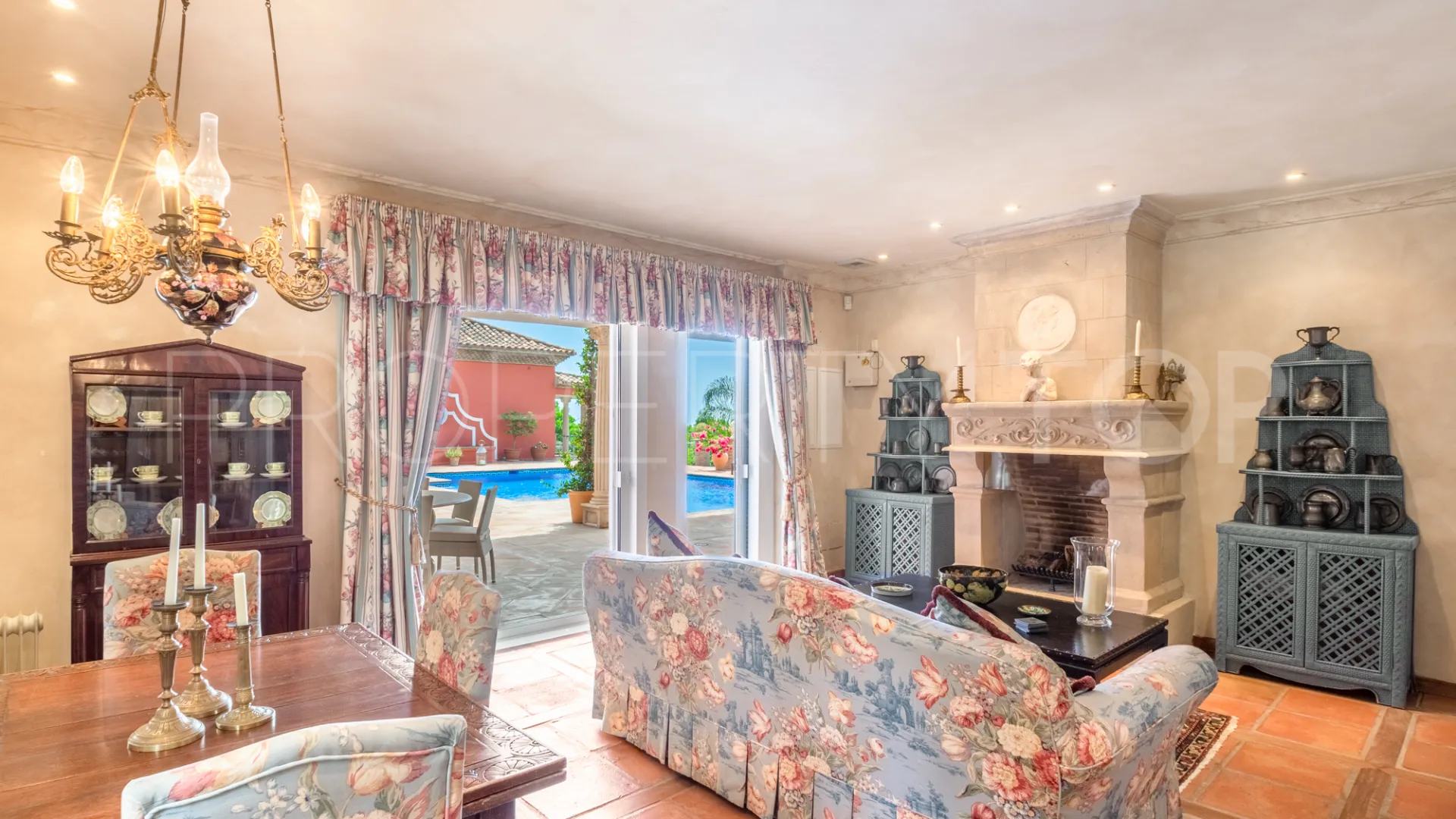 Villa a la venta de 10 dormitorios en Sierra Blanca