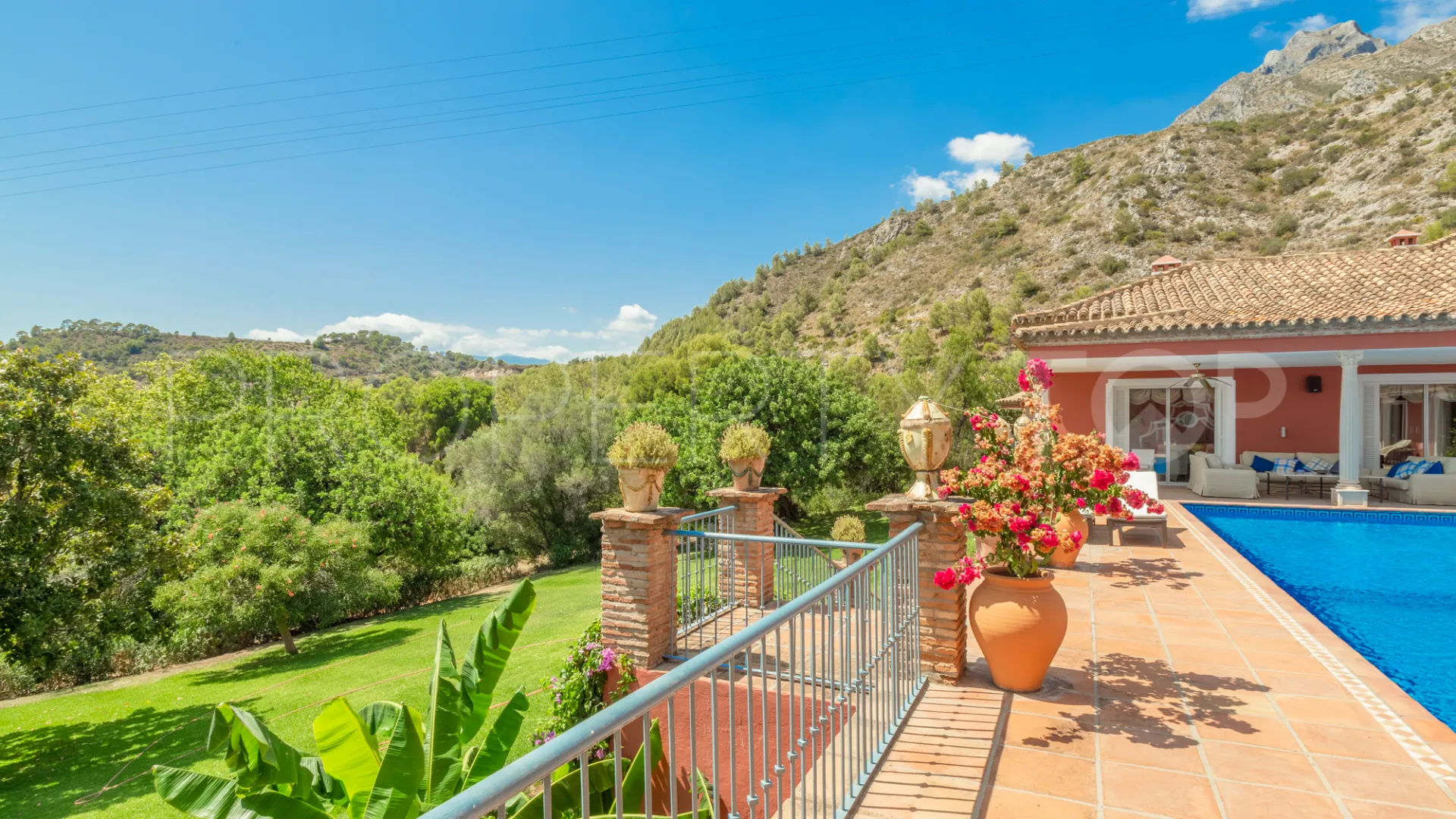 Villa a la venta de 10 dormitorios en Sierra Blanca