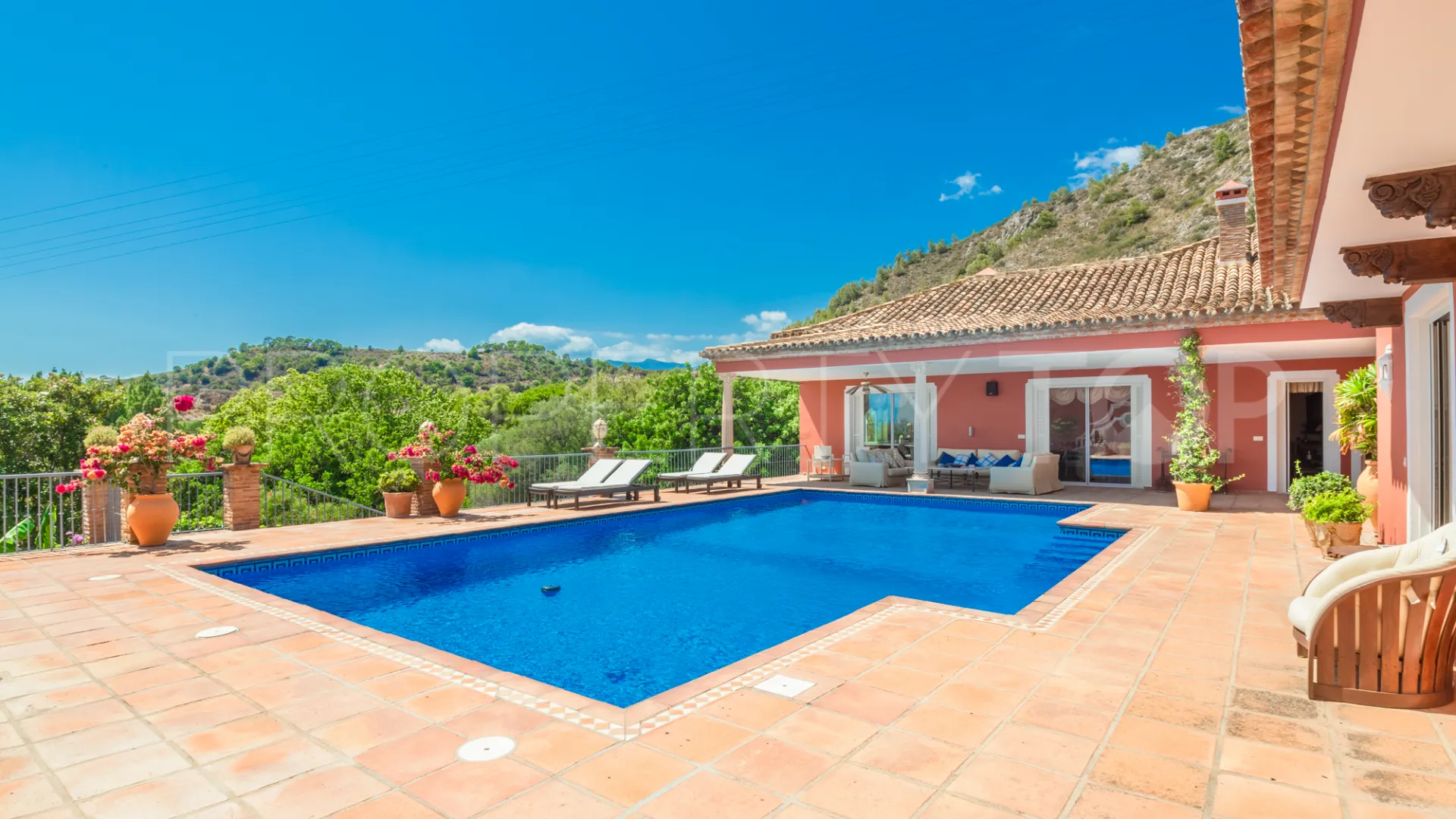 Villa a la venta de 10 dormitorios en Sierra Blanca