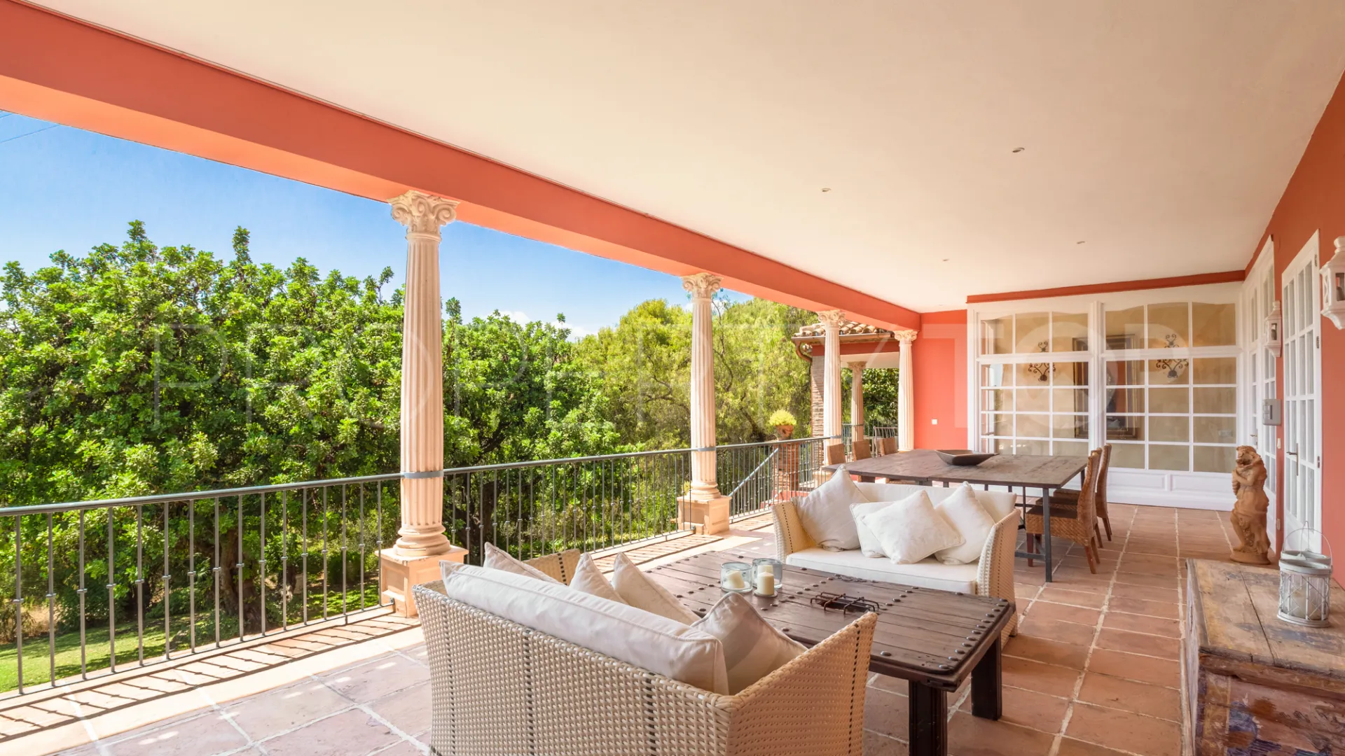 Villa a la venta de 10 dormitorios en Sierra Blanca