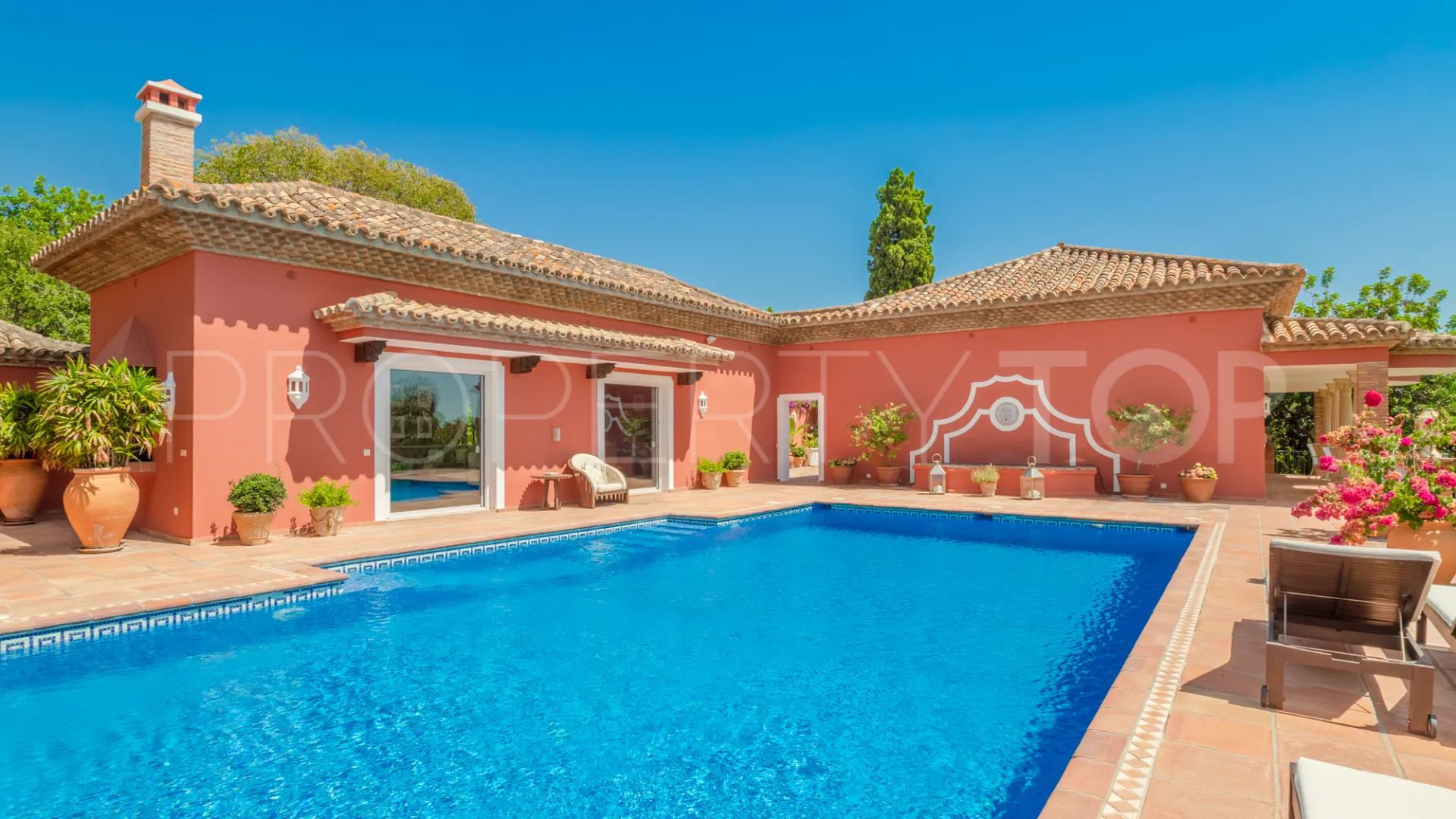 Villa a la venta de 10 dormitorios en Sierra Blanca