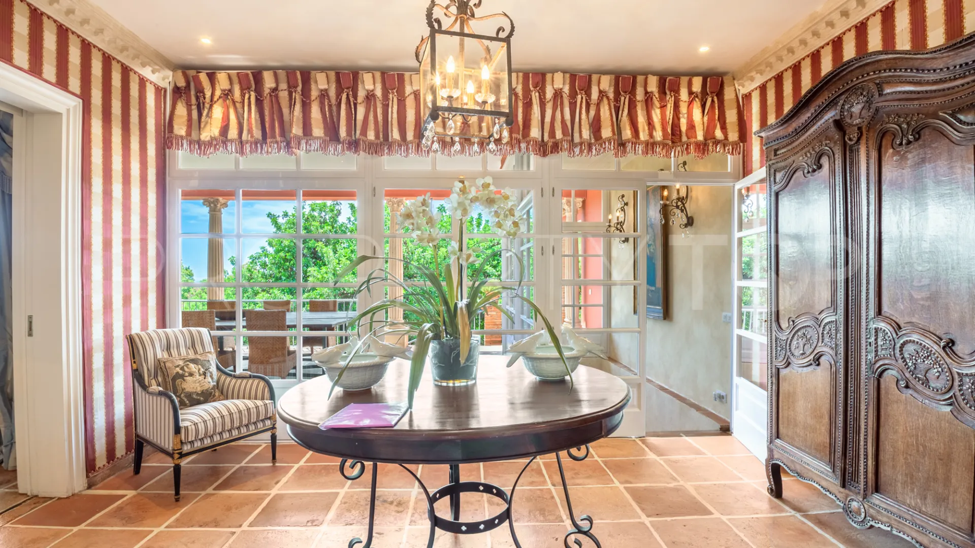 Villa a la venta de 10 dormitorios en Sierra Blanca