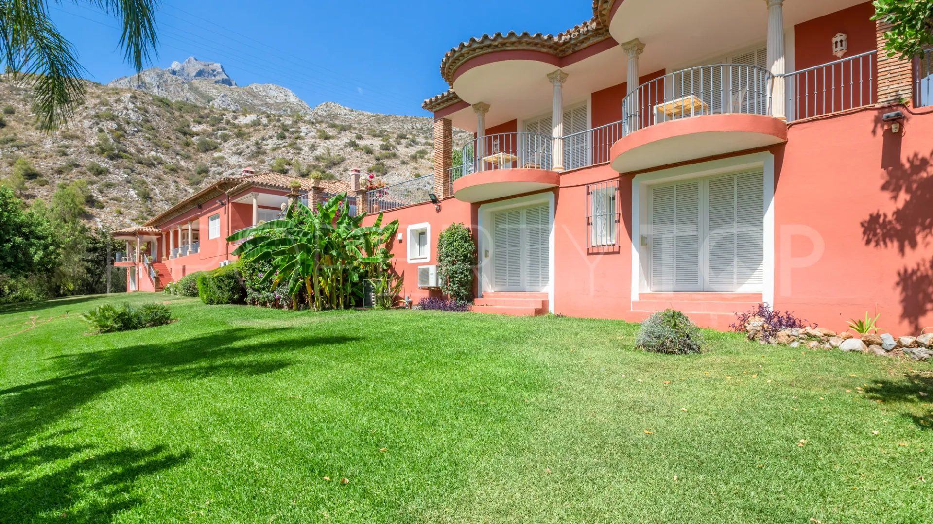 Villa a la venta de 10 dormitorios en Sierra Blanca