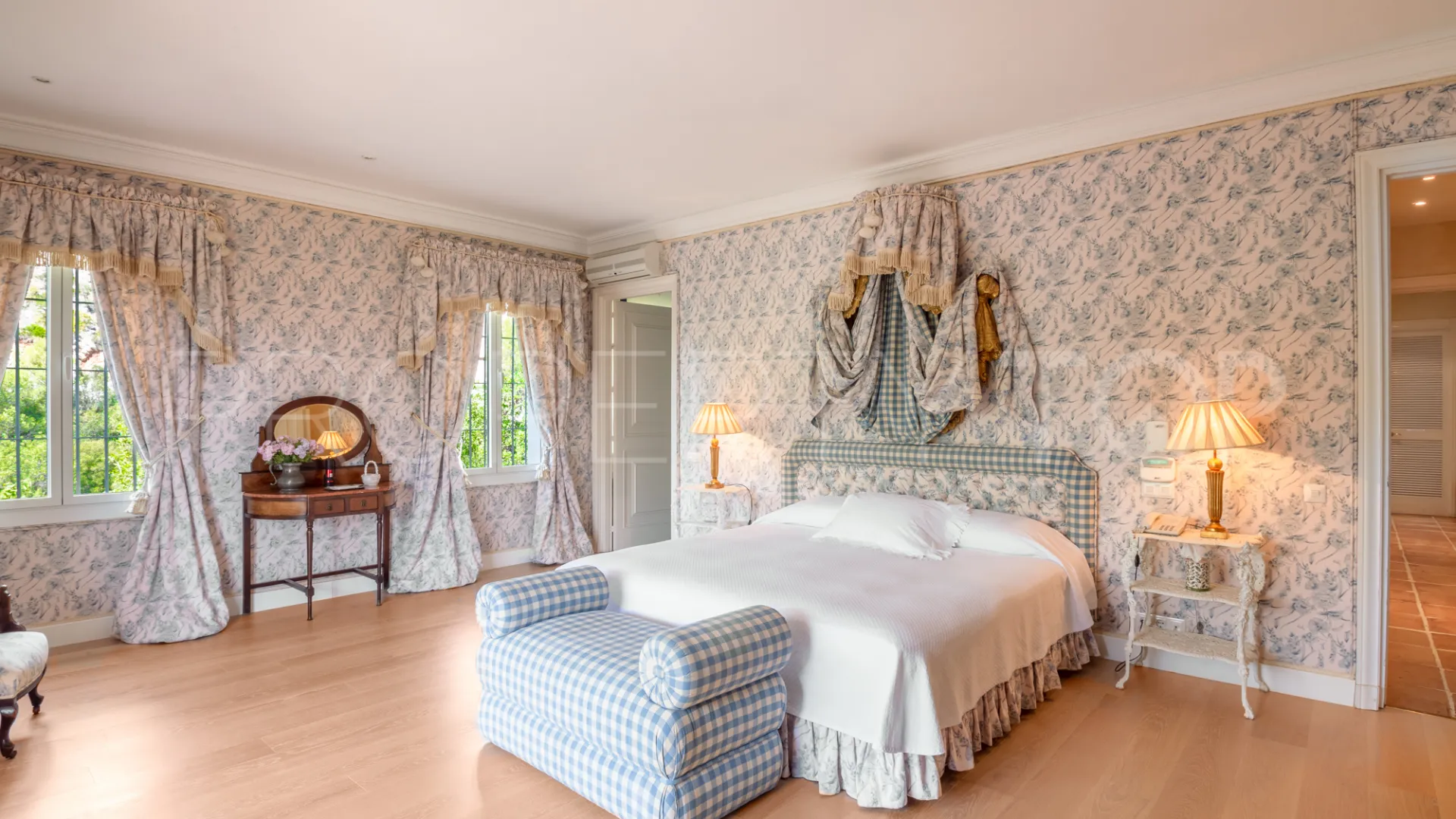 Villa a la venta de 10 dormitorios en Sierra Blanca