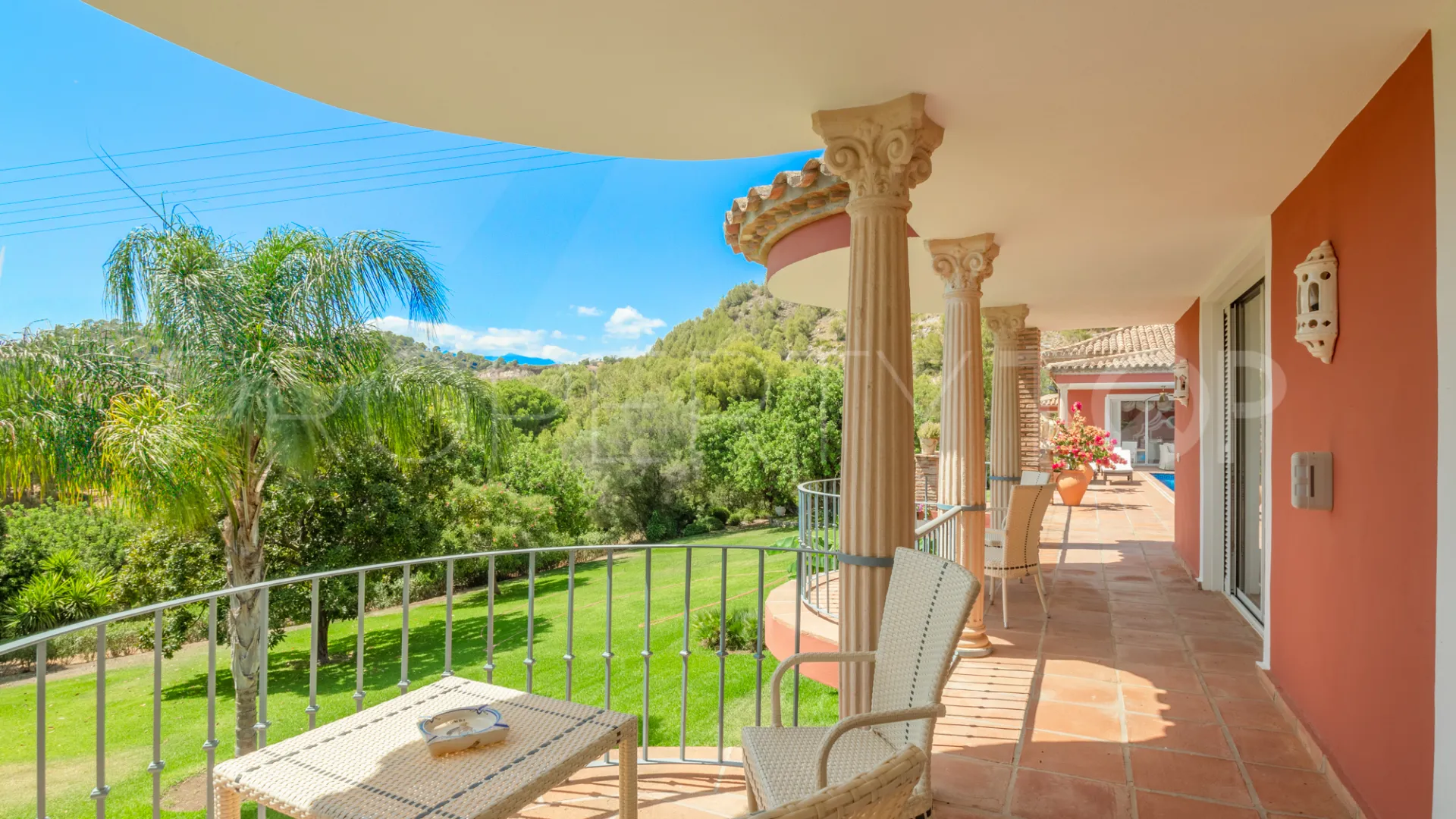 Villa a la venta de 10 dormitorios en Sierra Blanca