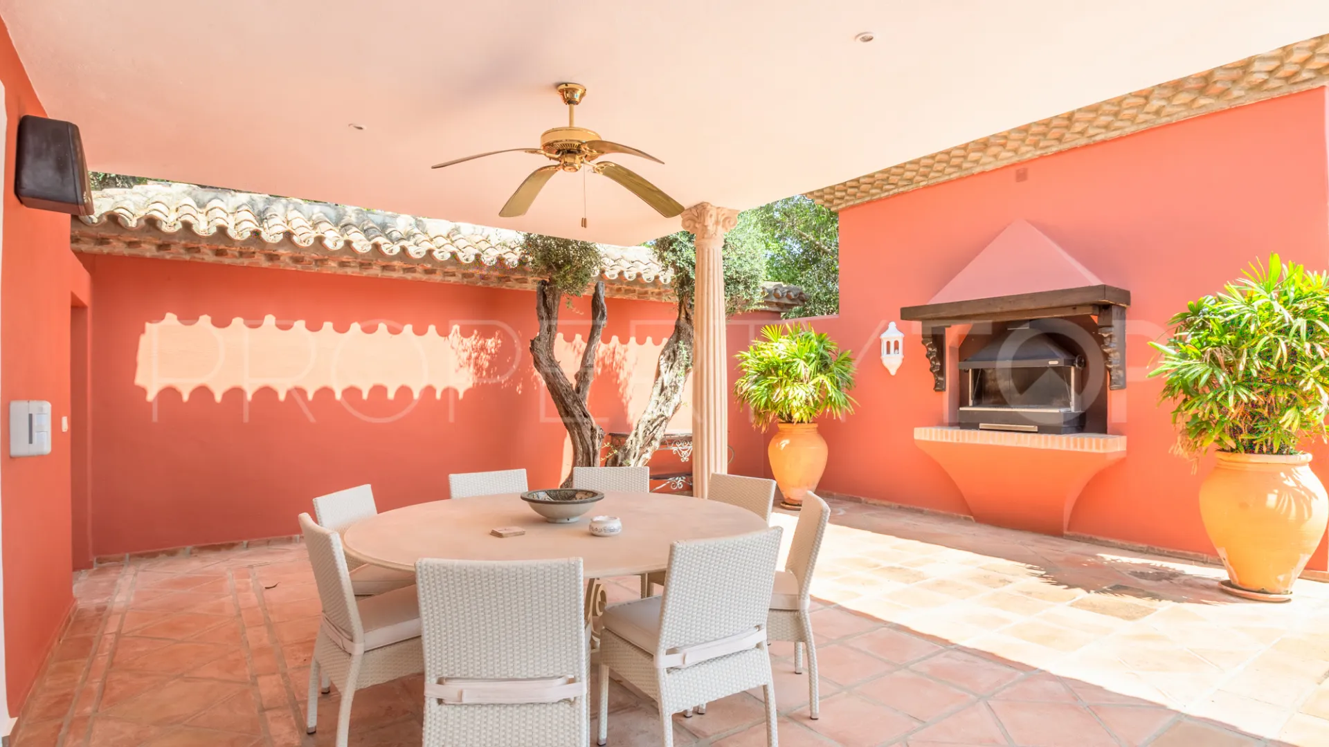 Villa a la venta de 10 dormitorios en Sierra Blanca