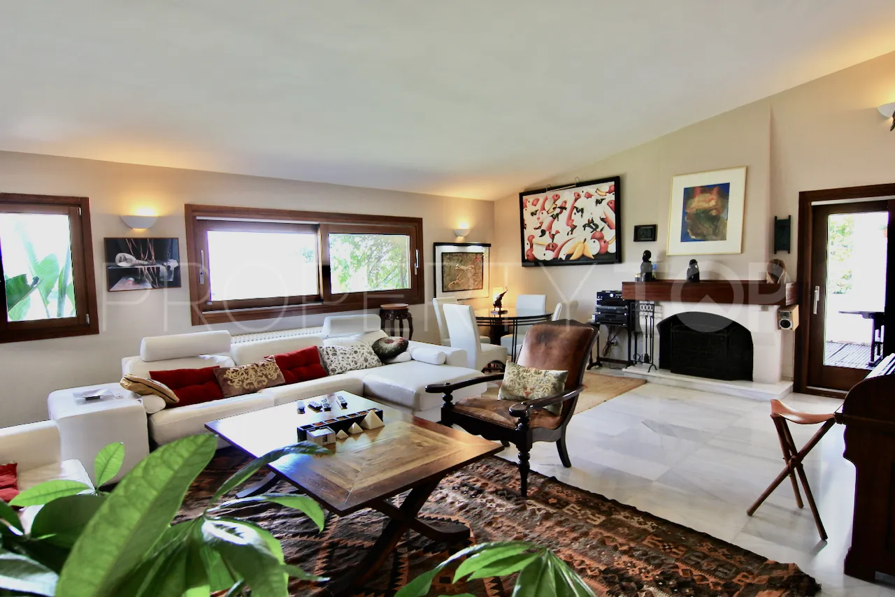 Se vende villa en Las Brisas de 7 dormitorios