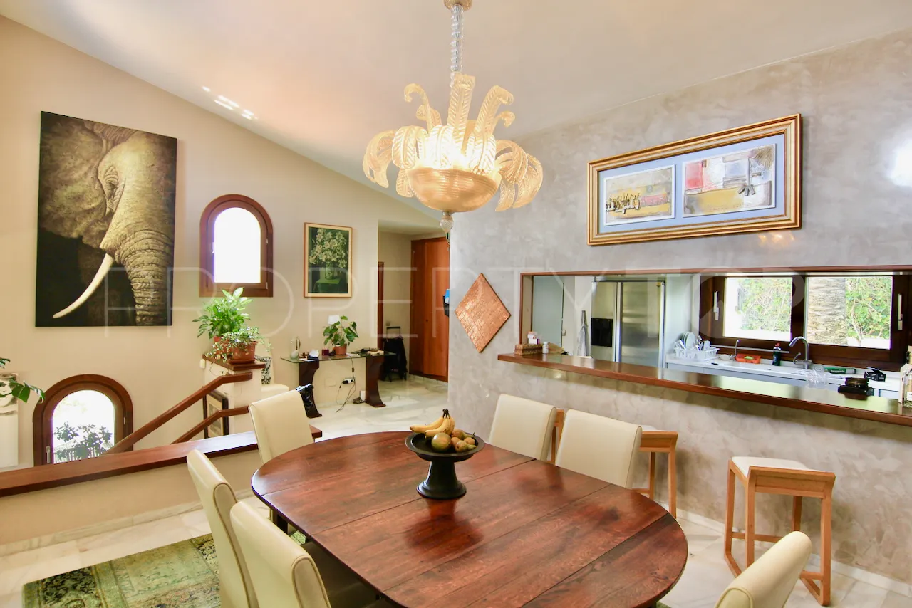 Se vende villa en Las Brisas de 7 dormitorios