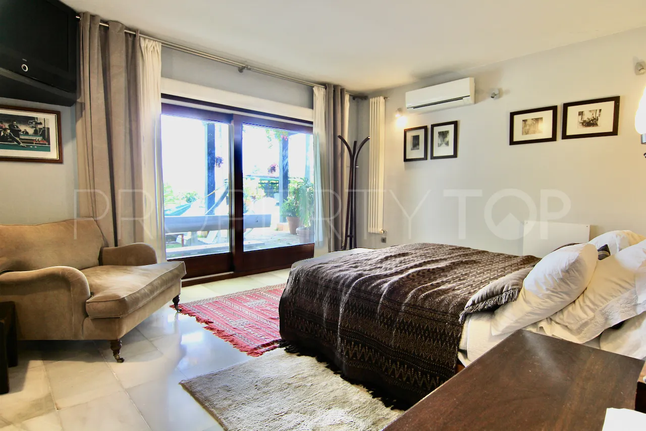 Se vende villa en Las Brisas de 7 dormitorios