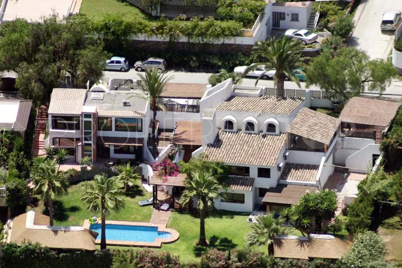 Se vende villa en Las Brisas de 7 dormitorios