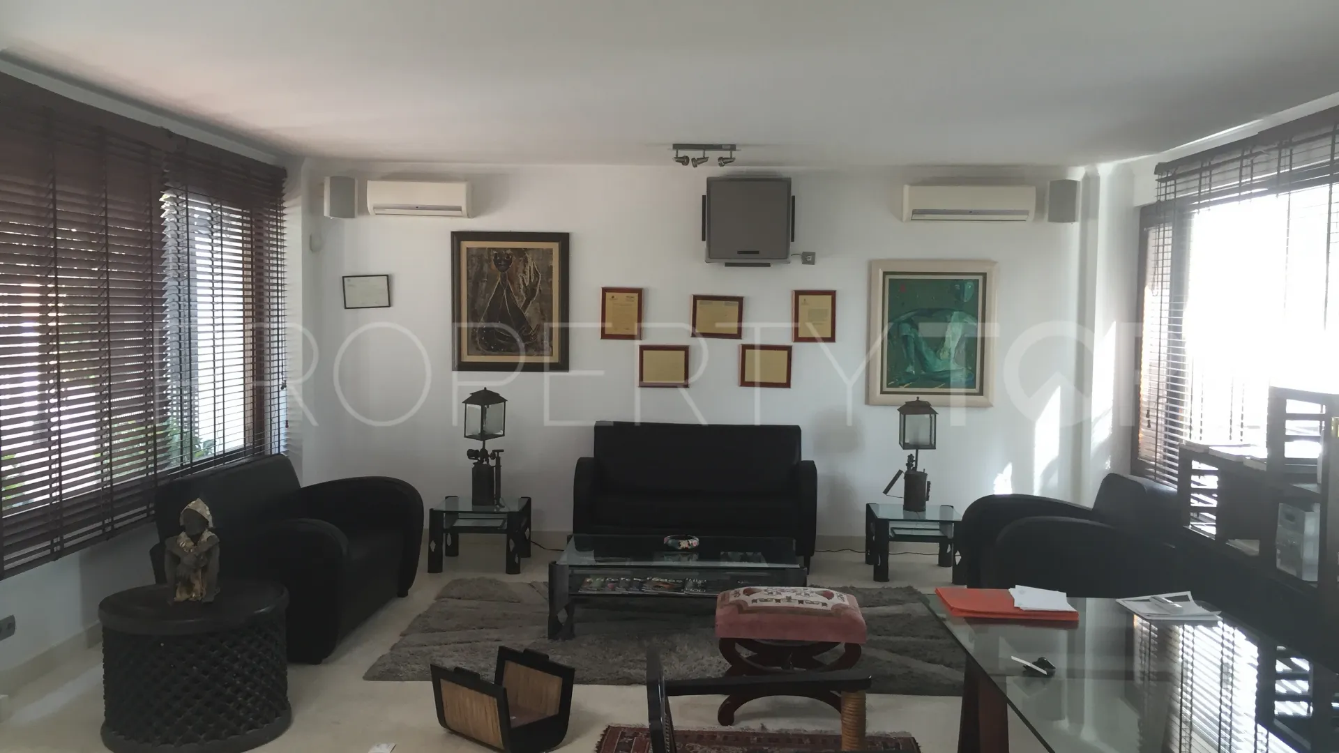Se vende villa en Las Brisas de 7 dormitorios