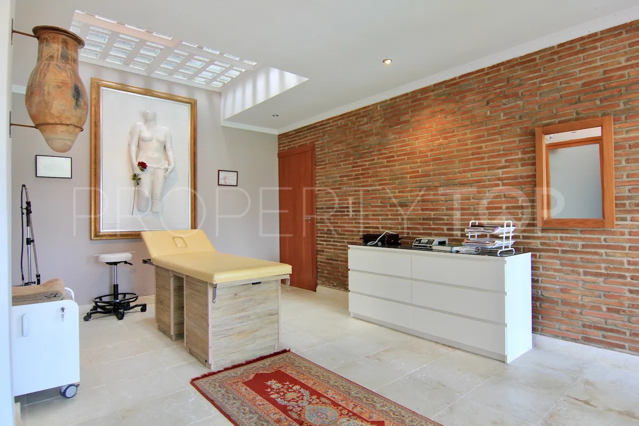 Se vende villa en Las Brisas de 7 dormitorios