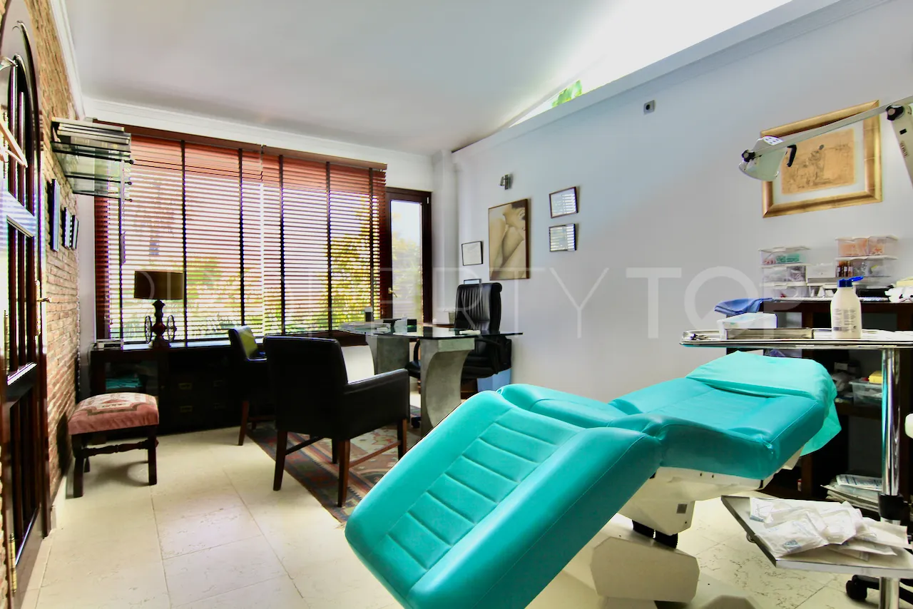 Se vende villa en Las Brisas de 7 dormitorios