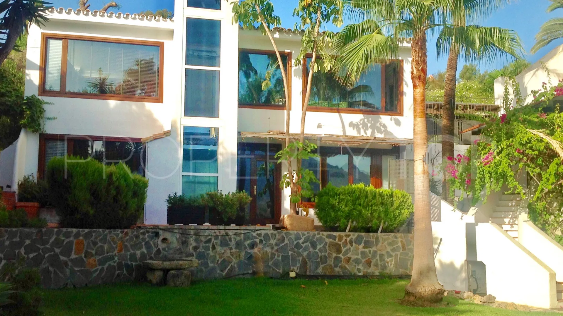 Se vende villa en Las Brisas de 7 dormitorios