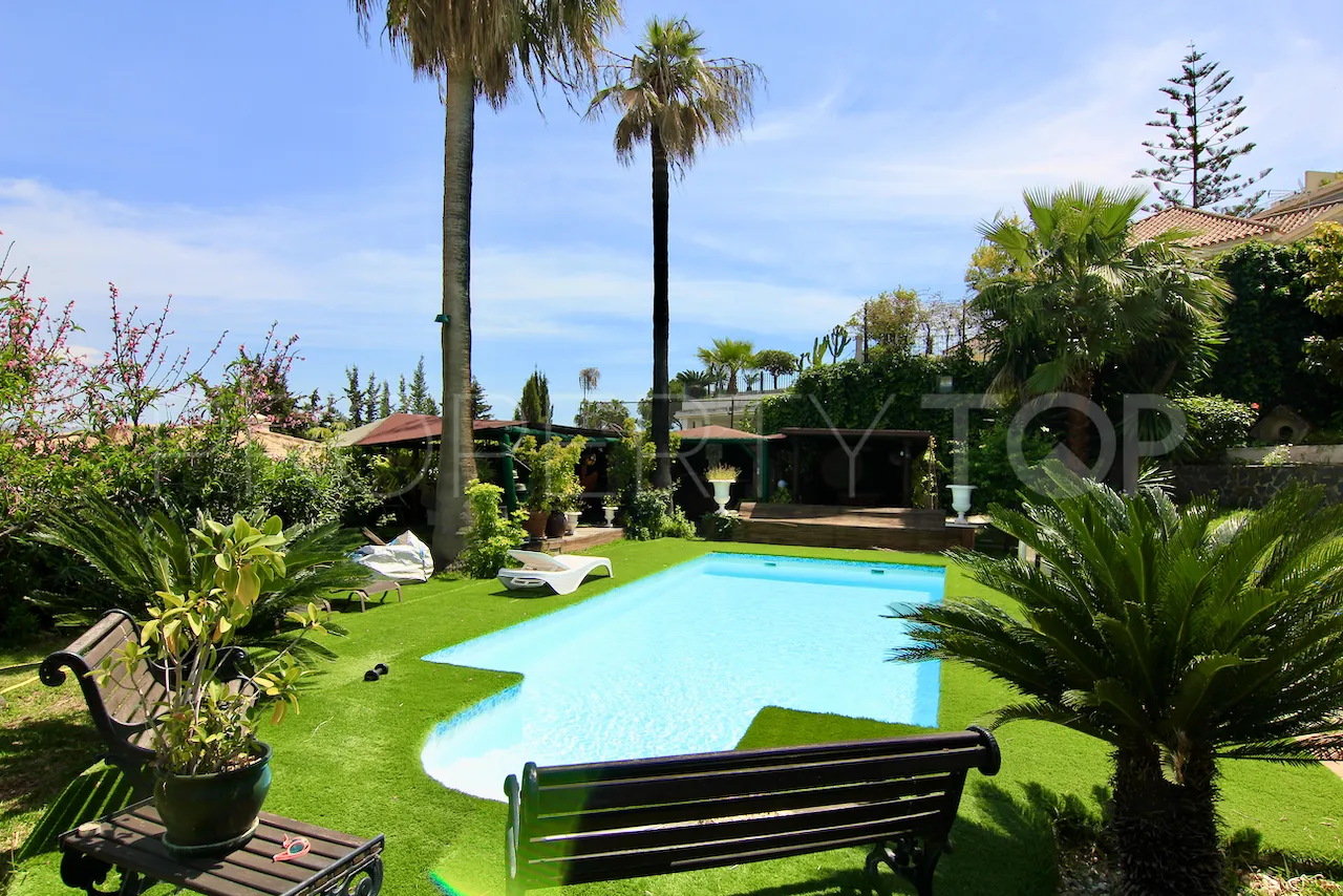 Se vende villa en Las Brisas de 7 dormitorios