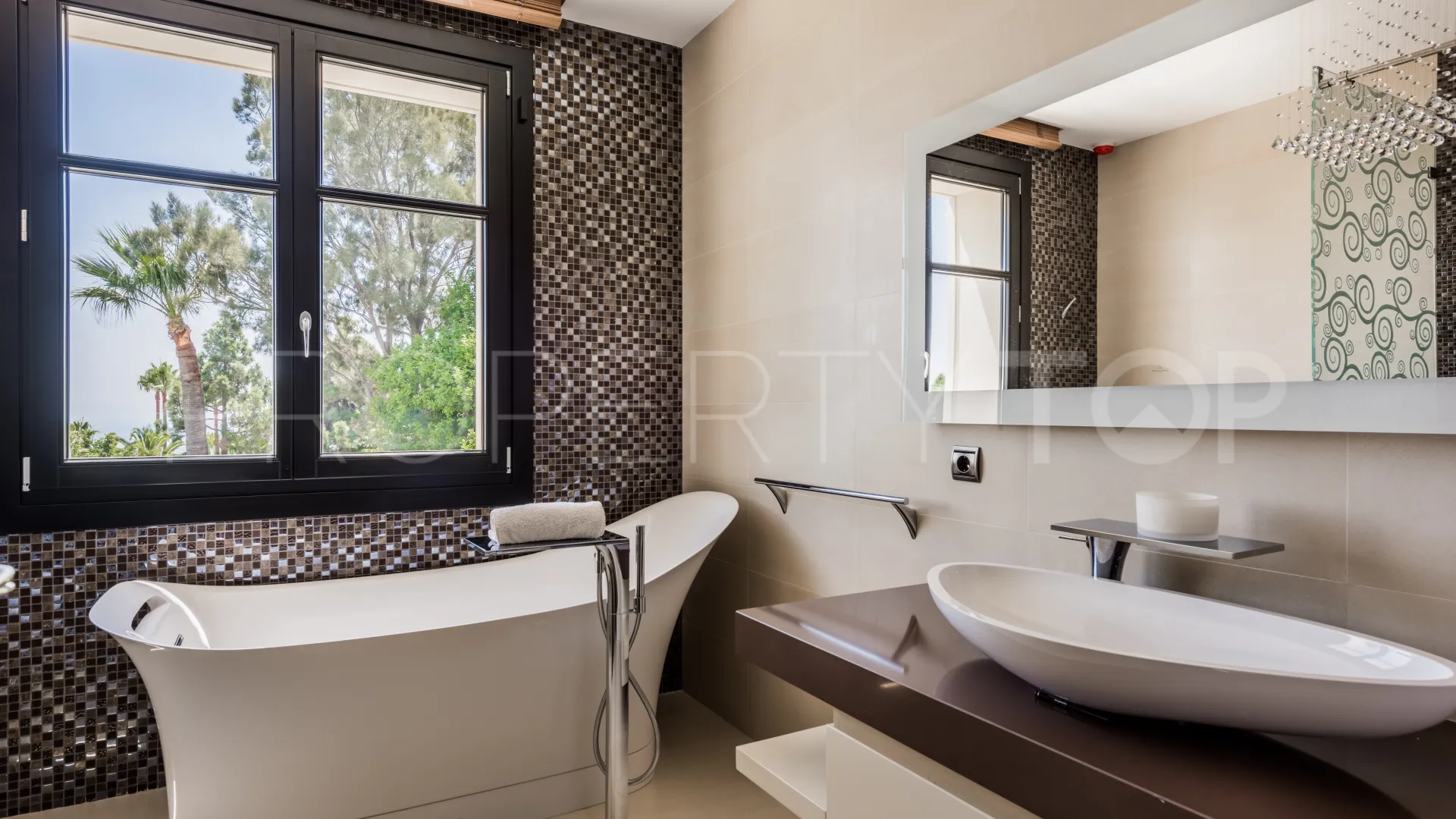 Hacienda las Chapas, villa en venta con 7 dormitorios