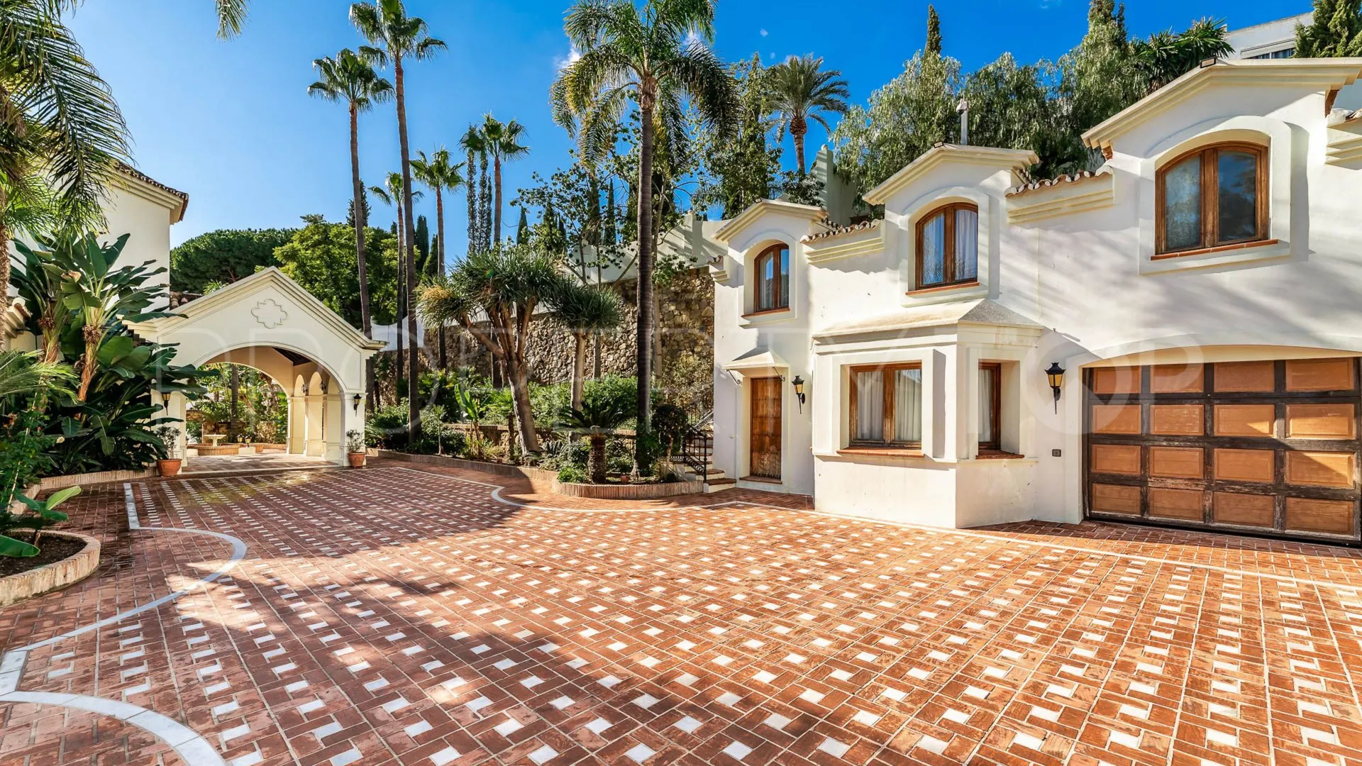 Villa en venta en Paraiso Alto con 16 dormitorios