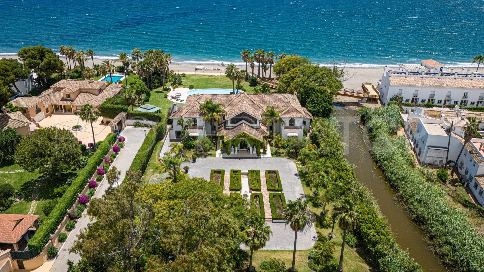 9 bedrooms Beach Side New Golden Mile villa for sale