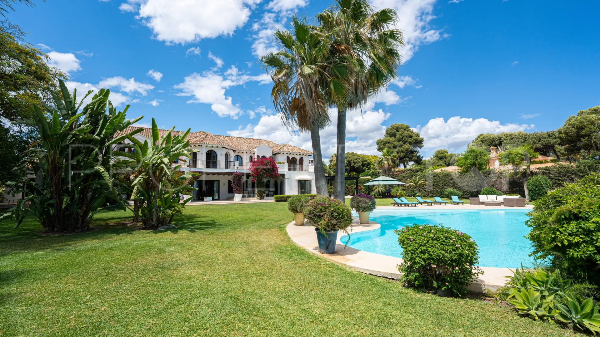 9 bedrooms Beach Side New Golden Mile villa for sale
