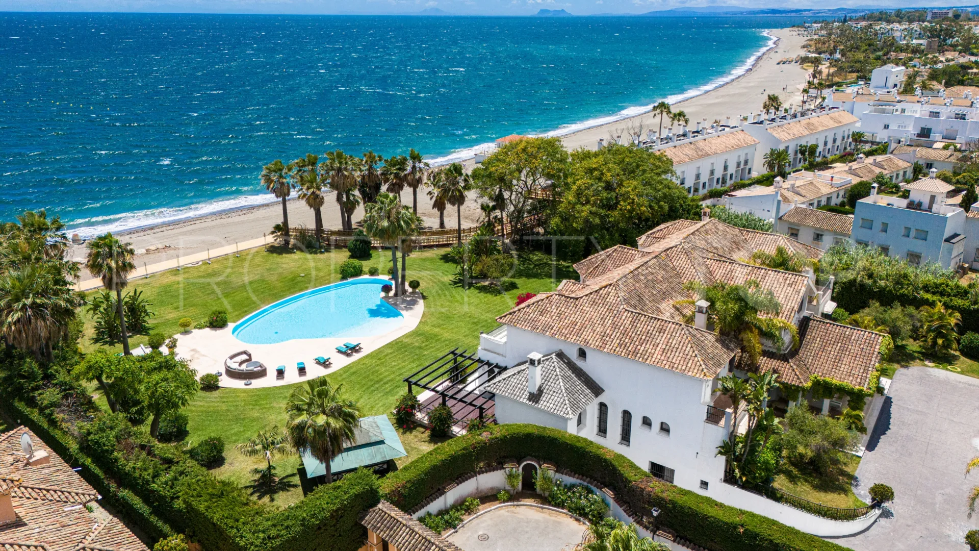 9 bedrooms Beach Side New Golden Mile villa for sale