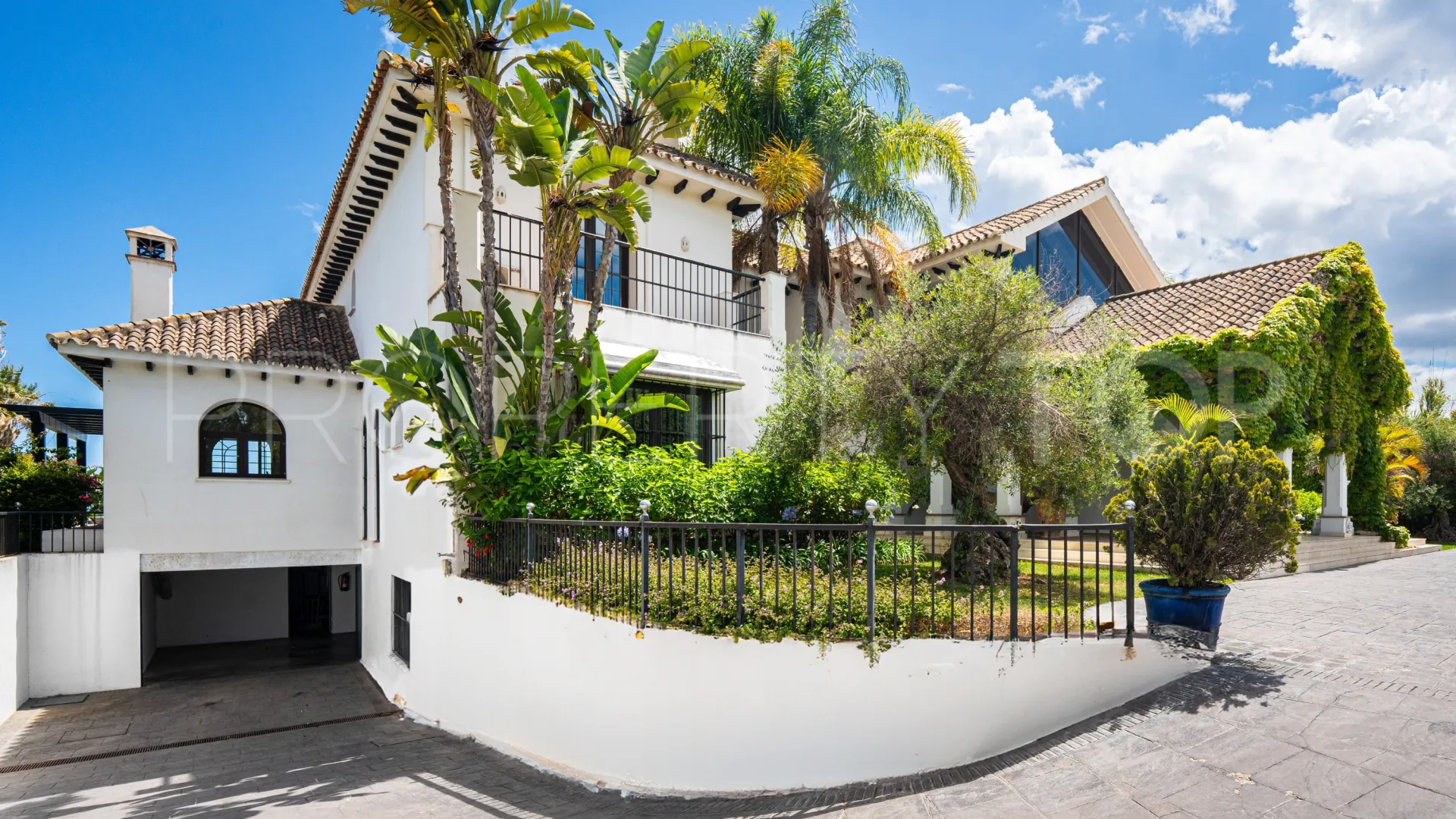 9 bedrooms Beach Side New Golden Mile villa for sale