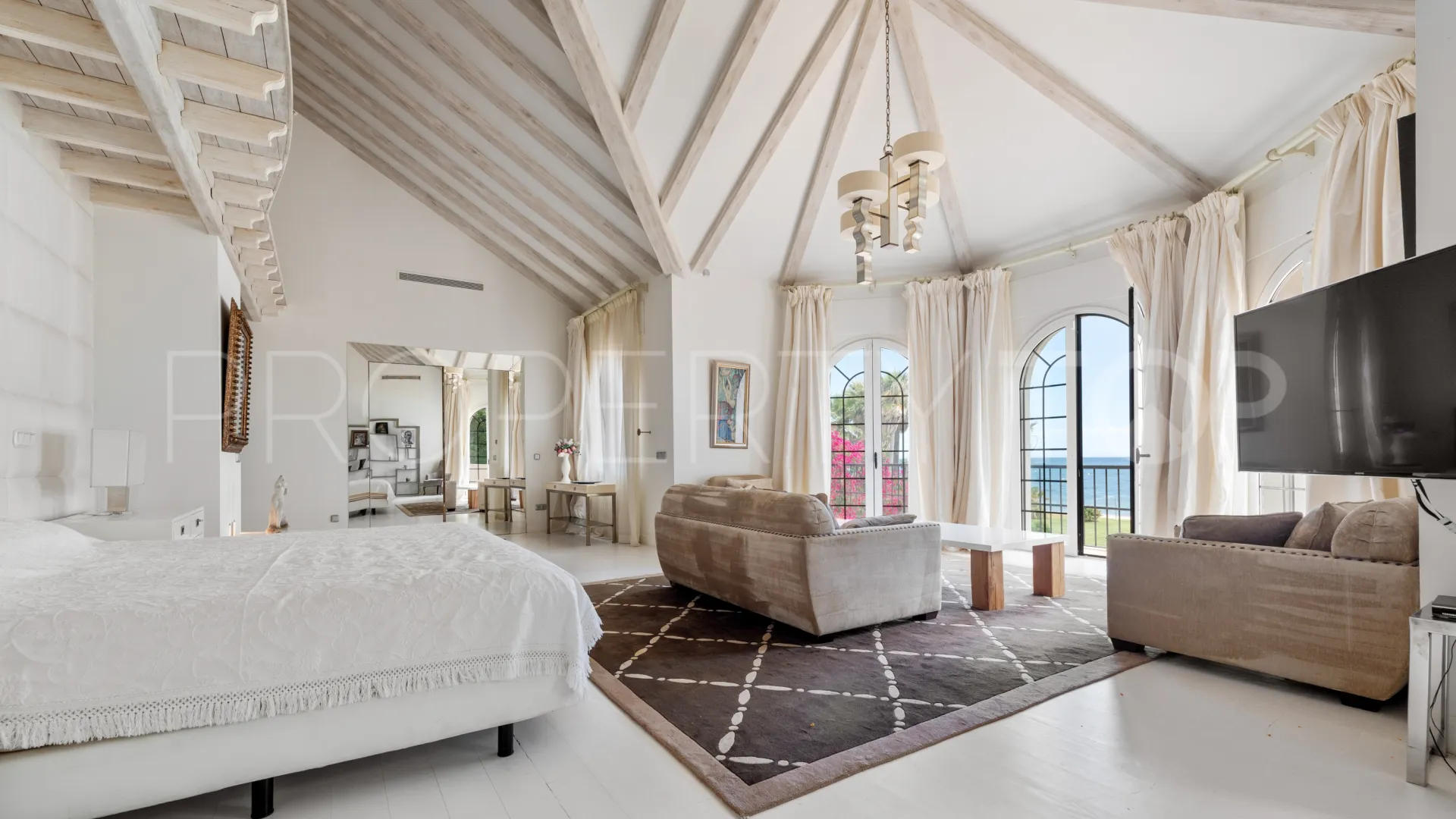 9 bedrooms Beach Side New Golden Mile villa for sale