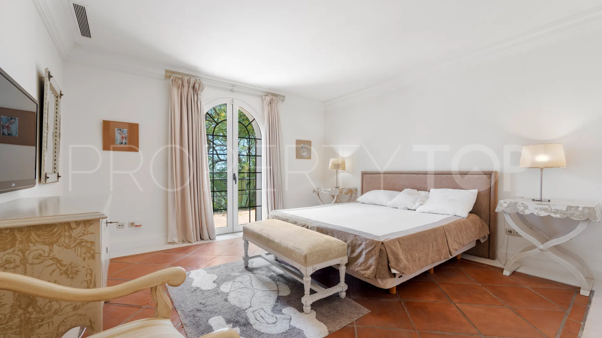 9 bedrooms Beach Side New Golden Mile villa for sale
