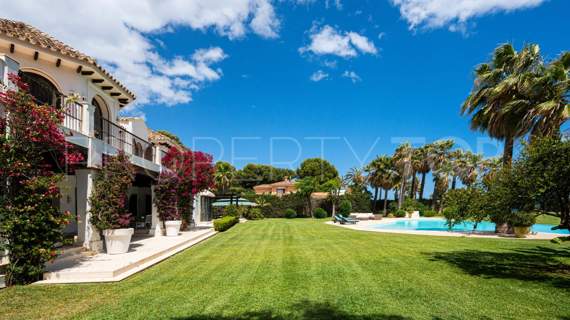 9 bedrooms Beach Side New Golden Mile villa for sale