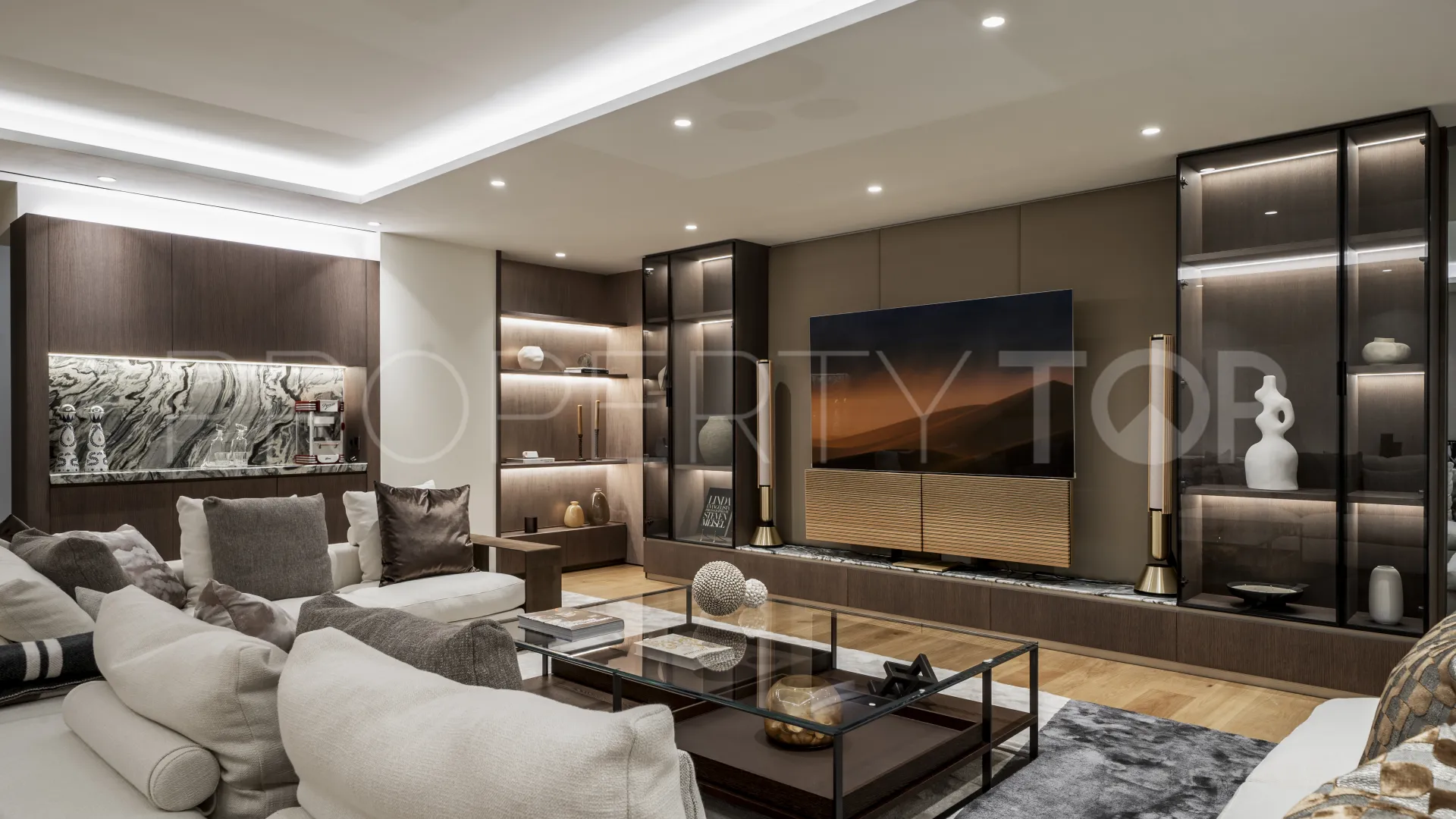 Comprar apartamento planta baja de 5 dormitorios en Epic Marbella