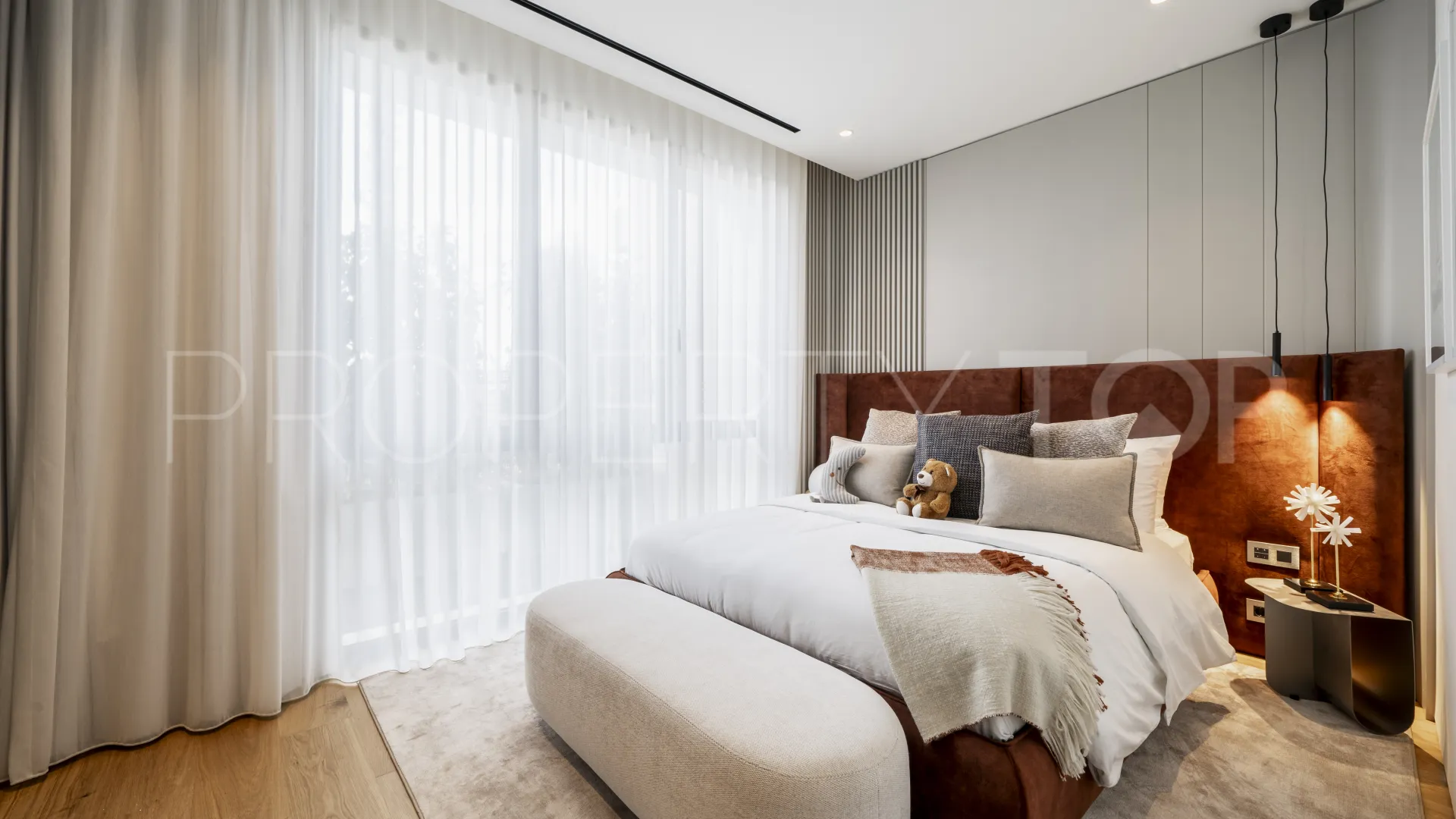Comprar apartamento planta baja de 5 dormitorios en Epic Marbella