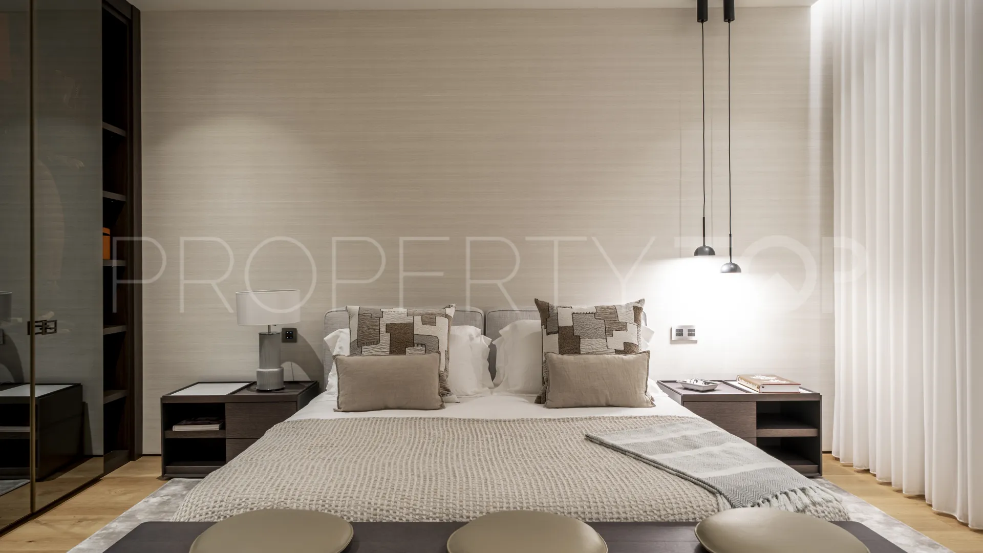 Comprar apartamento planta baja de 5 dormitorios en Epic Marbella