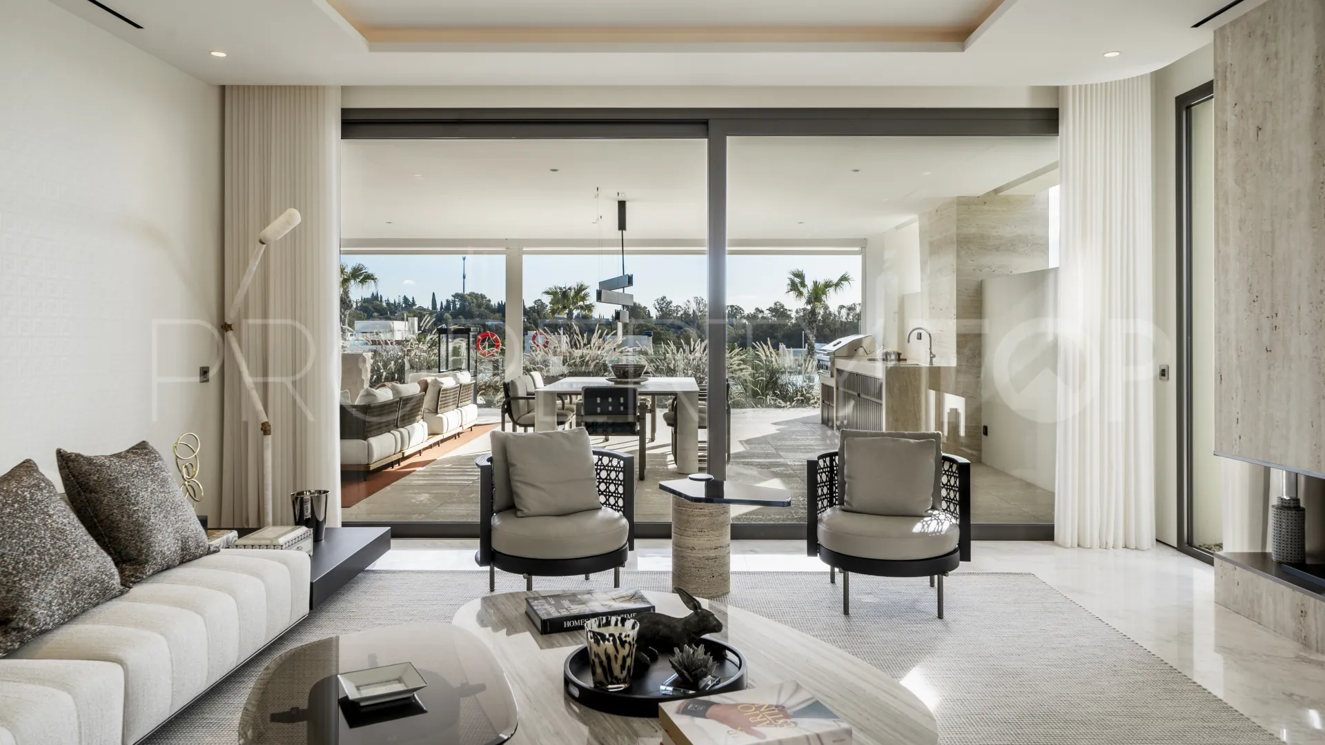 Comprar apartamento planta baja de 5 dormitorios en Epic Marbella