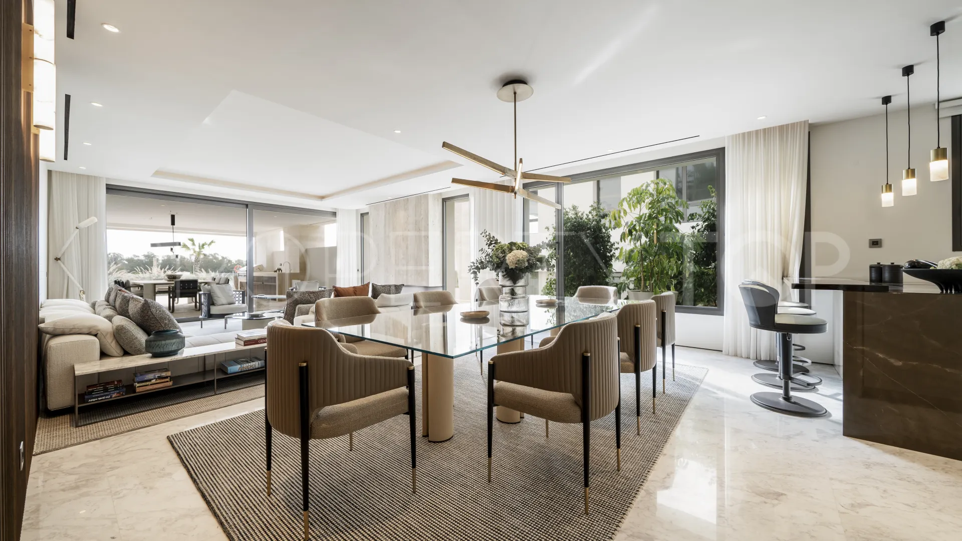 Comprar apartamento planta baja de 5 dormitorios en Epic Marbella