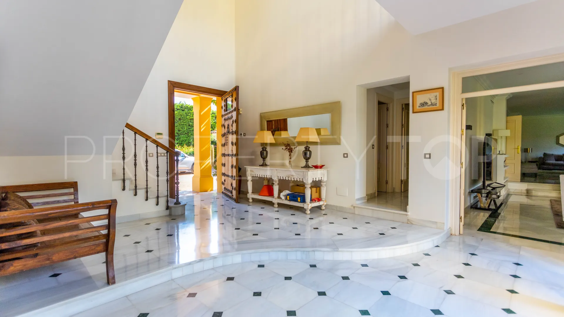 Villa en venta en Guadalmina Baja con 5 dormitorios