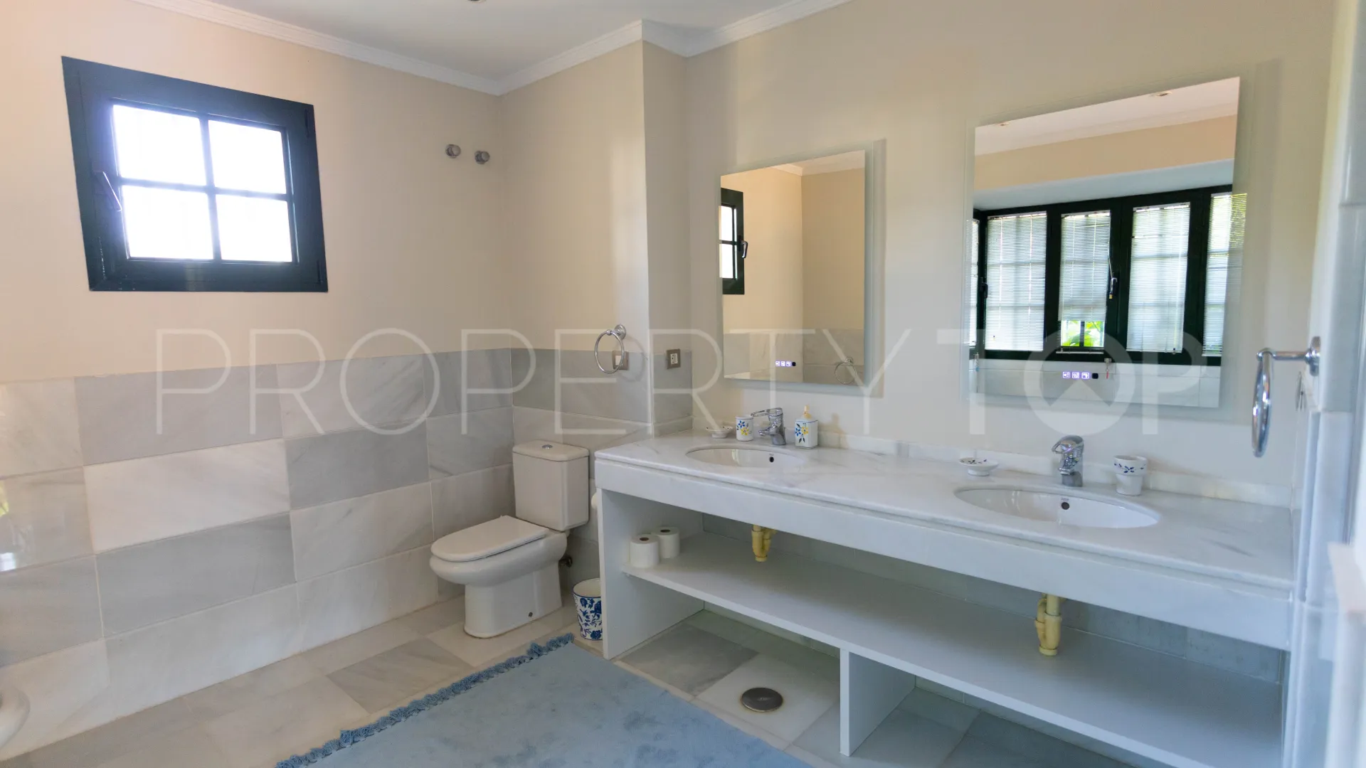 Villa en venta en Guadalmina Baja con 5 dormitorios