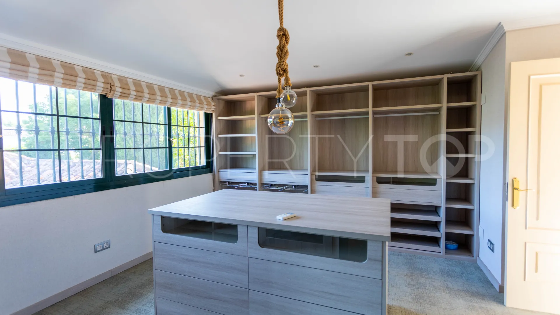 Villa en venta en Guadalmina Baja con 5 dormitorios